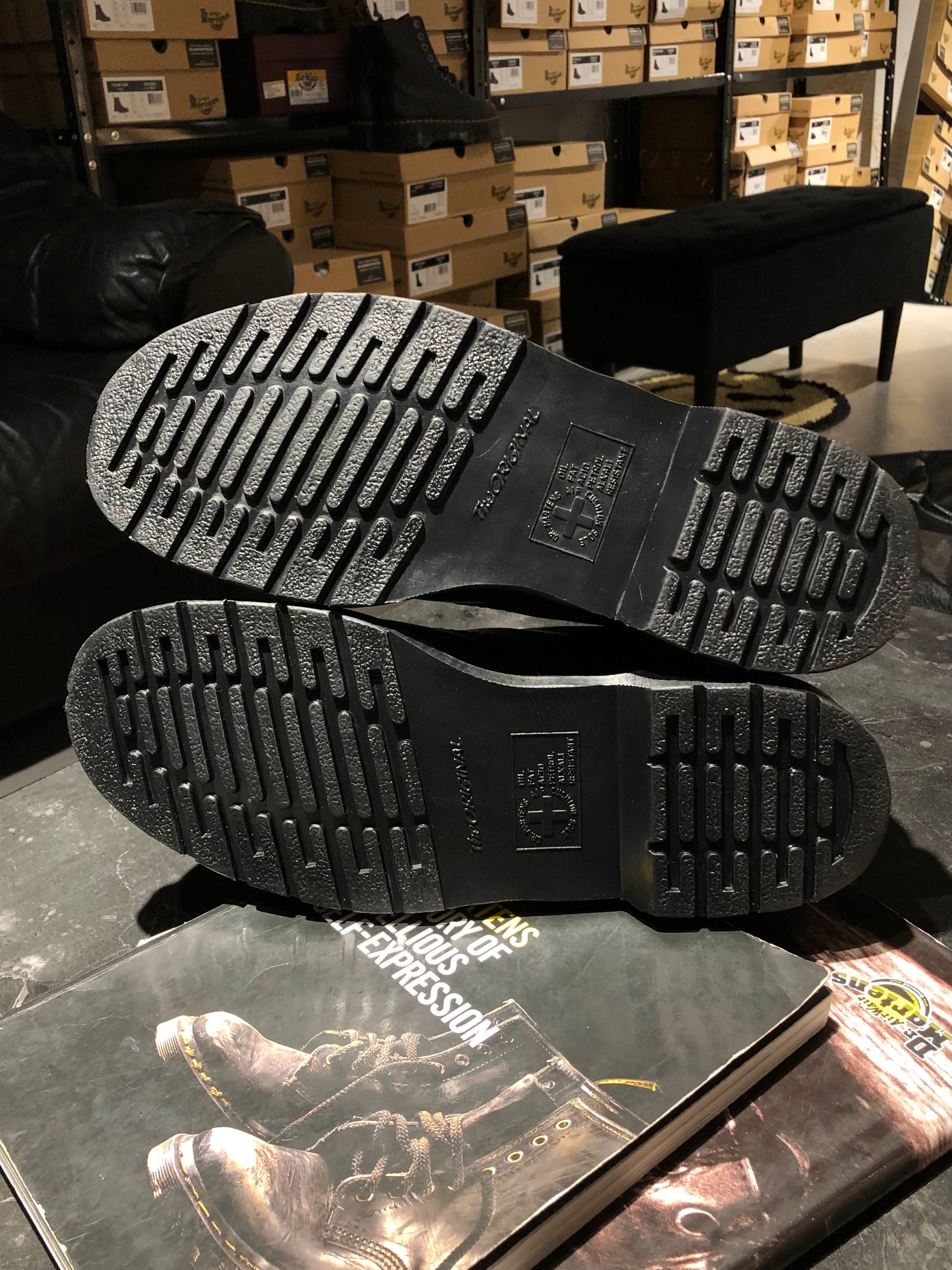 Dr. Martens 1460 Mono - Black Smooth (UK 9½ / EU 44) RESALE черевики Dr. Martens 1460 Mono - Black Smooth (UK 9 EU 44) Вживані Dr. Martens 1460 Mono - Black Smooth (UK 9 EU 44) Без дефектів Dr. Martens 1460 Mono - Black Smooth (UK 9 EU 44)