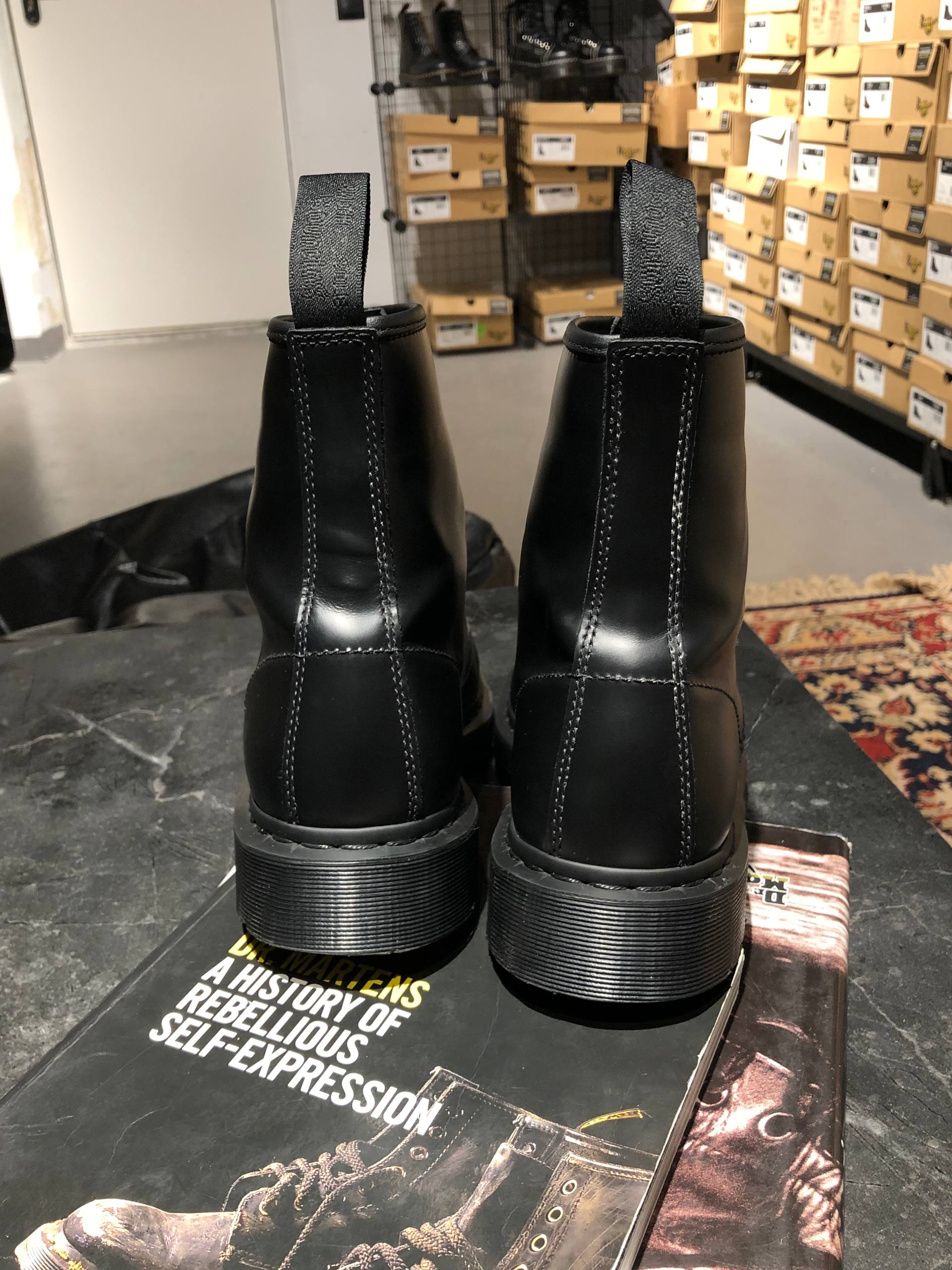 Dr. Martens 1460 Mono - Black Smooth (UK 9½ / EU 44) RESALE черевики Dr. Martens 1460 Mono - Black Smooth (UK 9 EU 44) Вживані Dr. Martens 1460 Mono - Black Smooth (UK 9 EU 44) Без дефектів Dr. Martens 1460 Mono - Black Smooth (UK 9 EU 44)