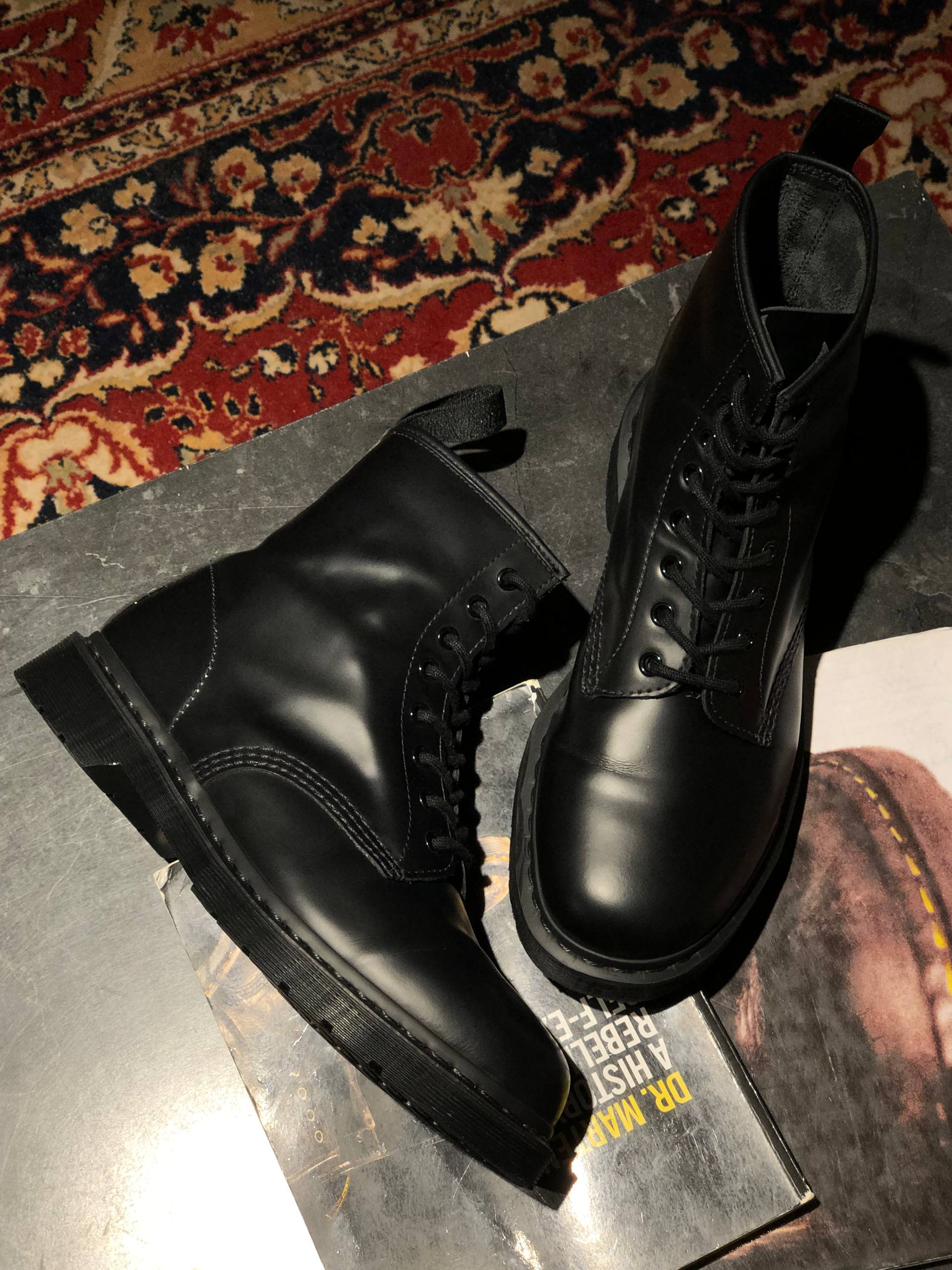 Dr. Martens 1460 Mono - Black Smooth (UK 9½ / EU 44) RESALE черевики Dr. Martens 1460 Mono - Black Smooth (UK 9 EU 44) Вживані Dr. Martens 1460 Mono - Black Smooth (UK 9 EU 44) Без дефектів Dr. Martens 1460 Mono - Black Smooth (UK 9 EU 44)