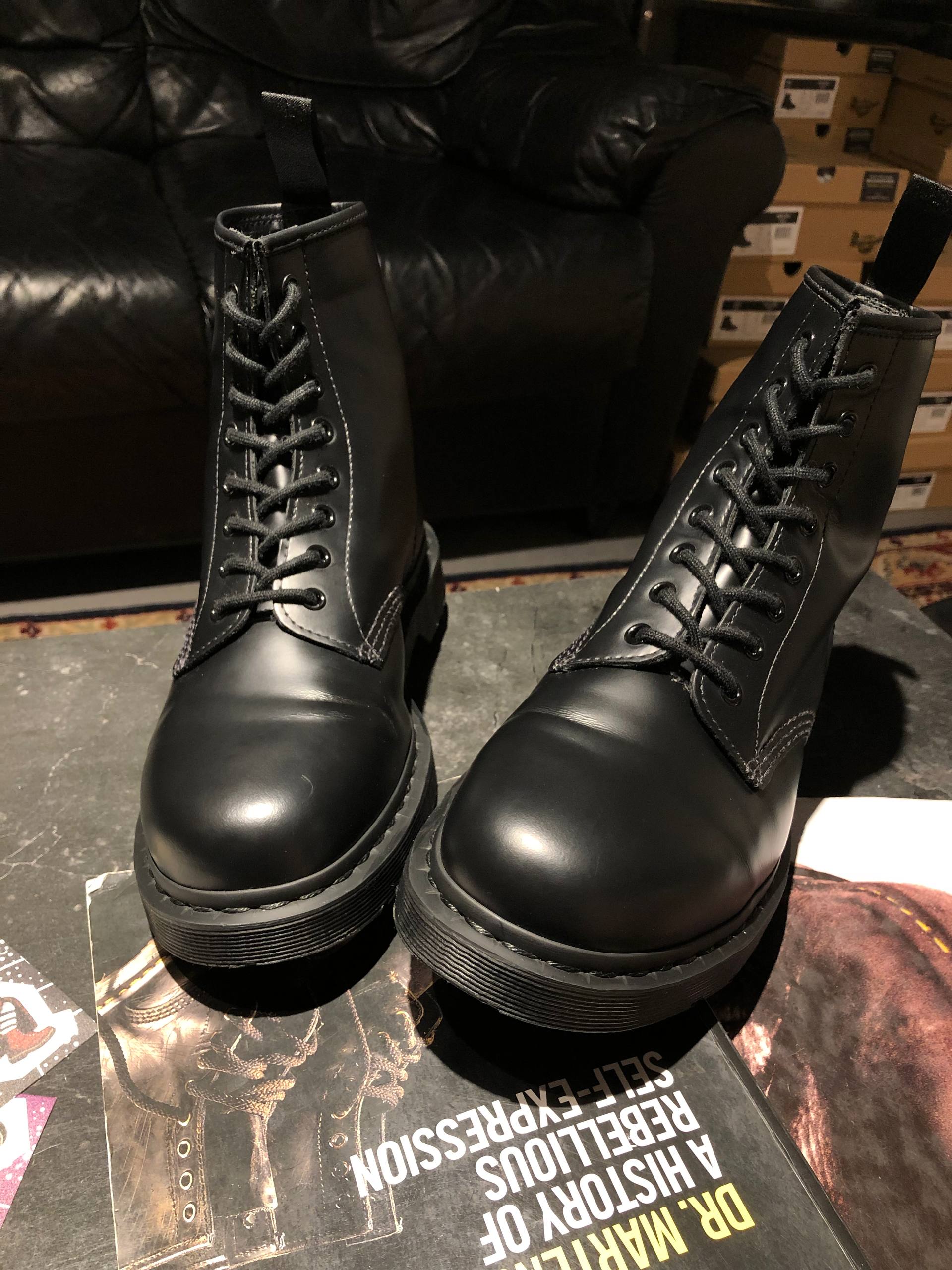 Dr. Martens 1460 Mono - Black Smooth (UK 9½ / EU 44) RESALE черевики Dr. Martens 1460 Mono - Black Smooth (UK 9 EU 44) Вживані Dr. Martens 1460 Mono - Black Smooth (UK 9 EU 44) Без дефектів Dr. Martens 1460 Mono - Black Smooth (UK 9 EU 44)