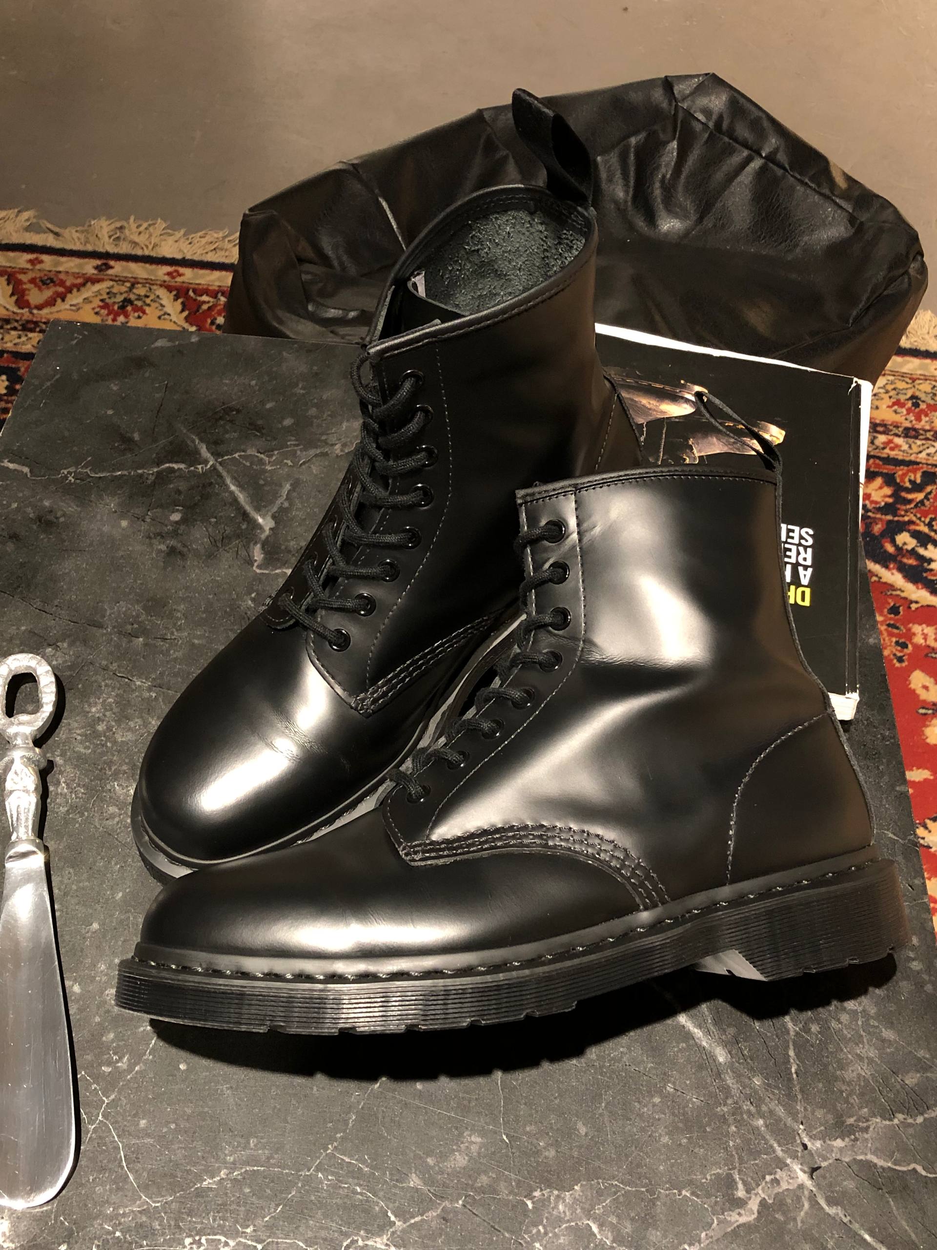 Dr. Martens 1460 Mono - Black Smooth (UK 9½ / EU 44) RESALE черевики Dr. Martens 1460 Mono - Black Smooth (UK 9 EU 44) Вживані Dr. Martens 1460 Mono - Black Smooth (UK 9 EU 44) Без дефектів Dr. Martens 1460 Mono - Black Smooth (UK 9 EU 44)