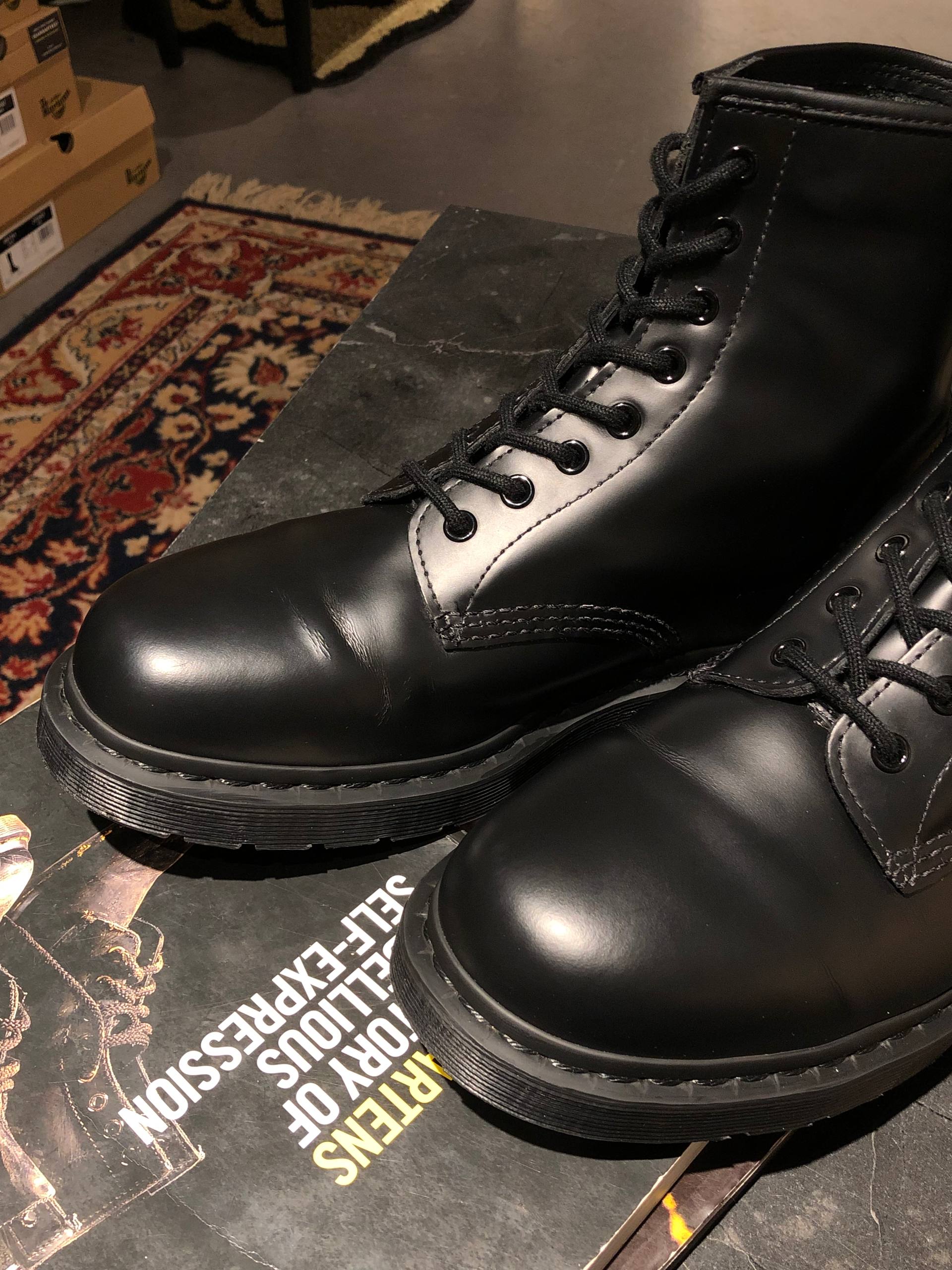 Dr. Martens 1460 Mono - Black Smooth (UK 9½ / EU 44) RESALE черевики Dr. Martens 1460 Mono - Black Smooth (UK 9 EU 44) Вживані Dr. Martens 1460 Mono - Black Smooth (UK 9 EU 44) Без дефектів Dr. Martens 1460 Mono - Black Smooth (UK 9 EU 44)
