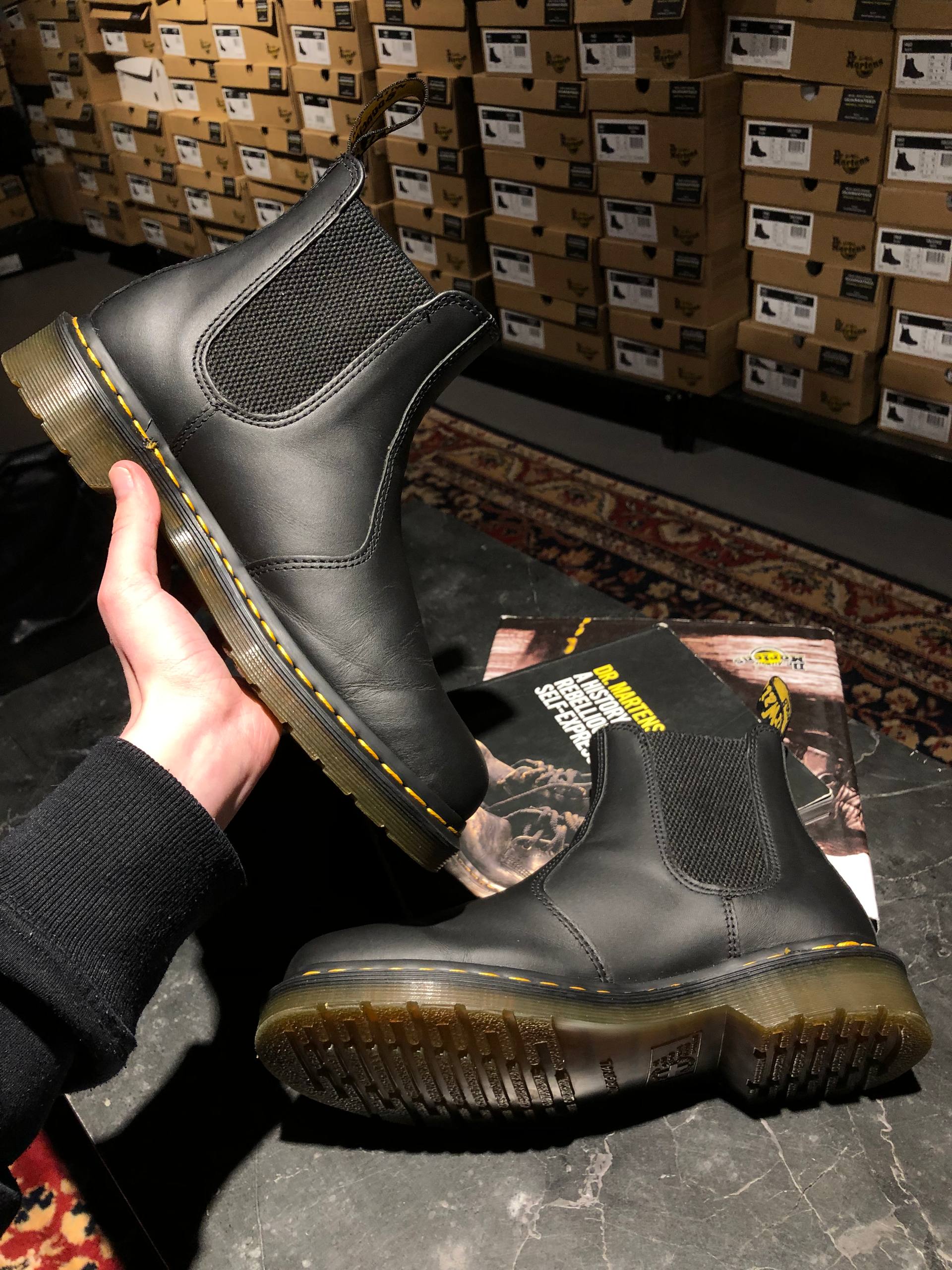 Dr. Martens 2976 Black Nappa (UK 7 EU 41) Класичні челсі від Dr. Martens 2976 – Black Nappa (UK 7 / EU 41) Вживані, в хорошому стані.