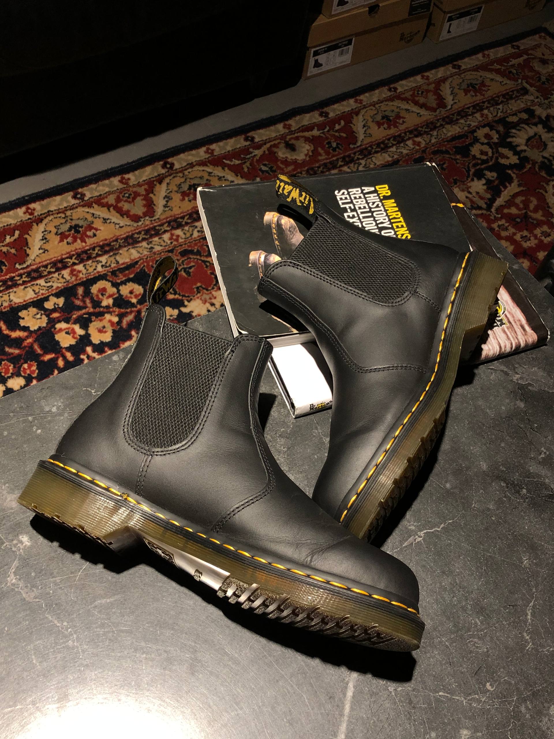 Dr. Martens 2976 Black Nappa (UK 7 EU 41) Класичні челсі від Dr. Martens 2976 – Black Nappa (UK 7 / EU 41) Вживані, в хорошому стані.