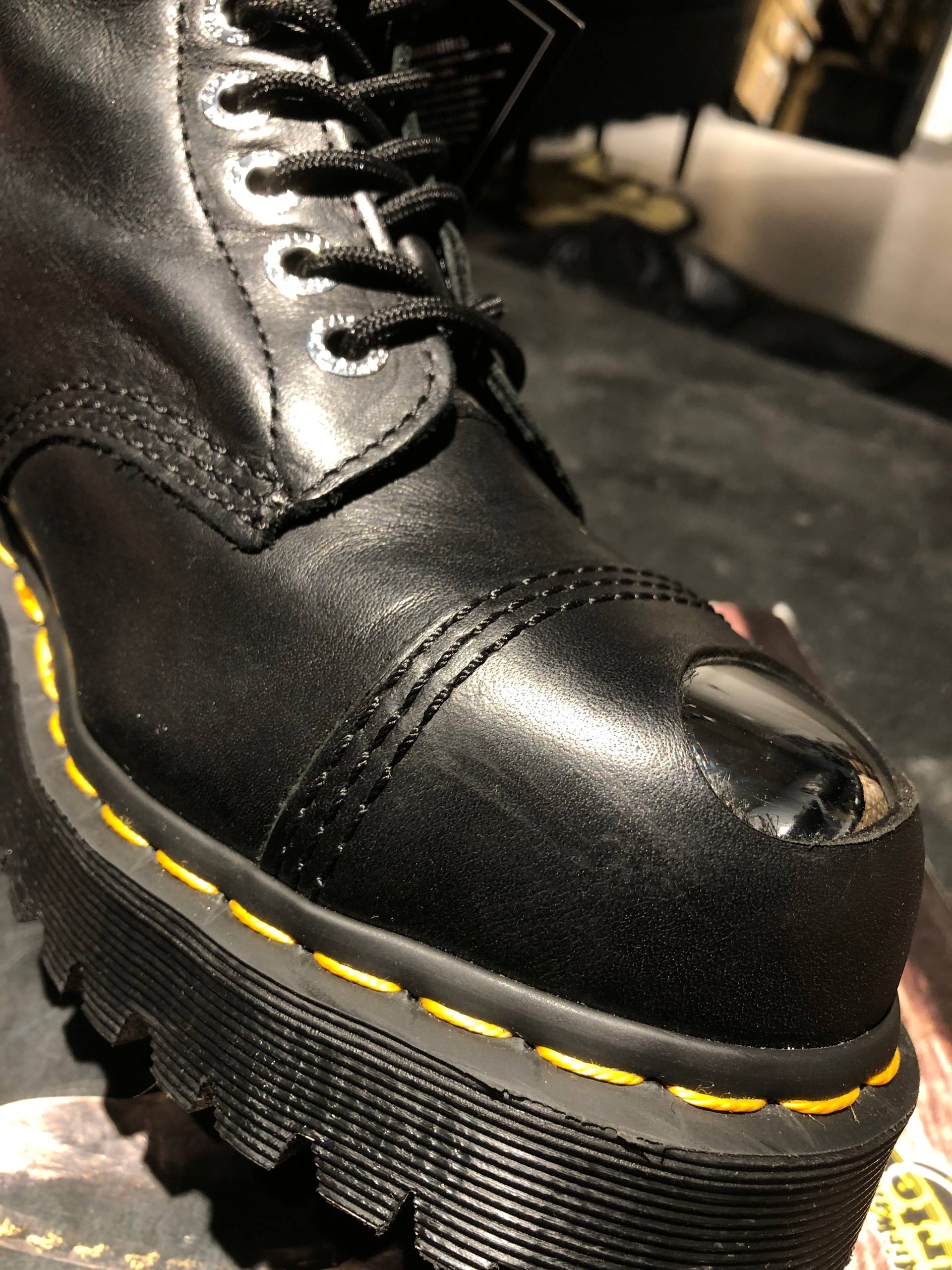 Dr. Martens 8761 BXB Black Luxor (UK 6 EU 39) Вживані оригінальні черевики Dr. Martens 8761 BXB Black Luxor (UK 6 EU 39) Рідкісна модель з м'якої шкіри в ідеальному стані.