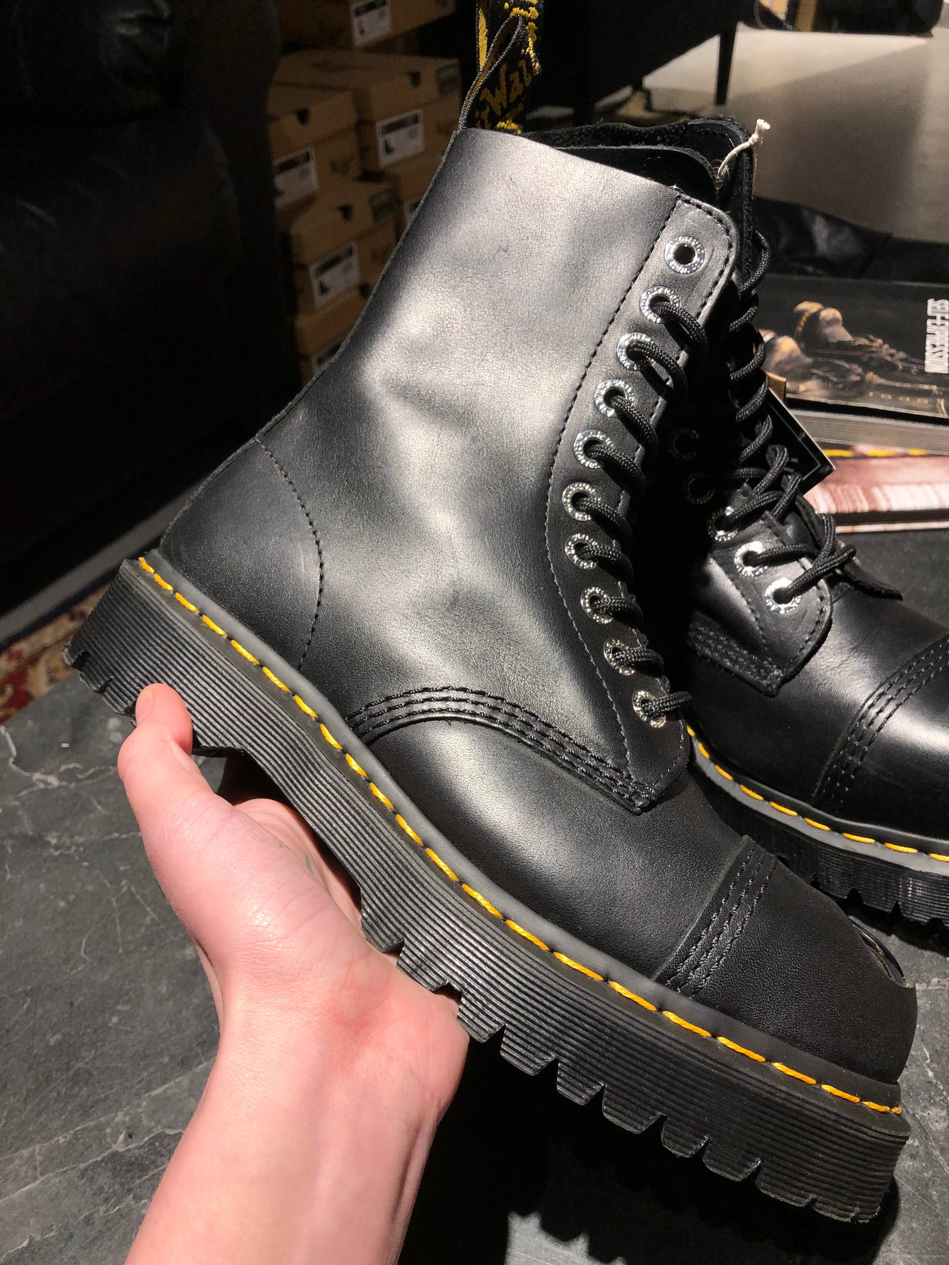 Dr. Martens 8761 BXB Black Luxor (UK 6 EU 39) Вживані оригінальні черевики Dr. Martens 8761 BXB Black Luxor (UK 6 EU 39) Рідкісна модель з м'якої шкіри в ідеальному стані.