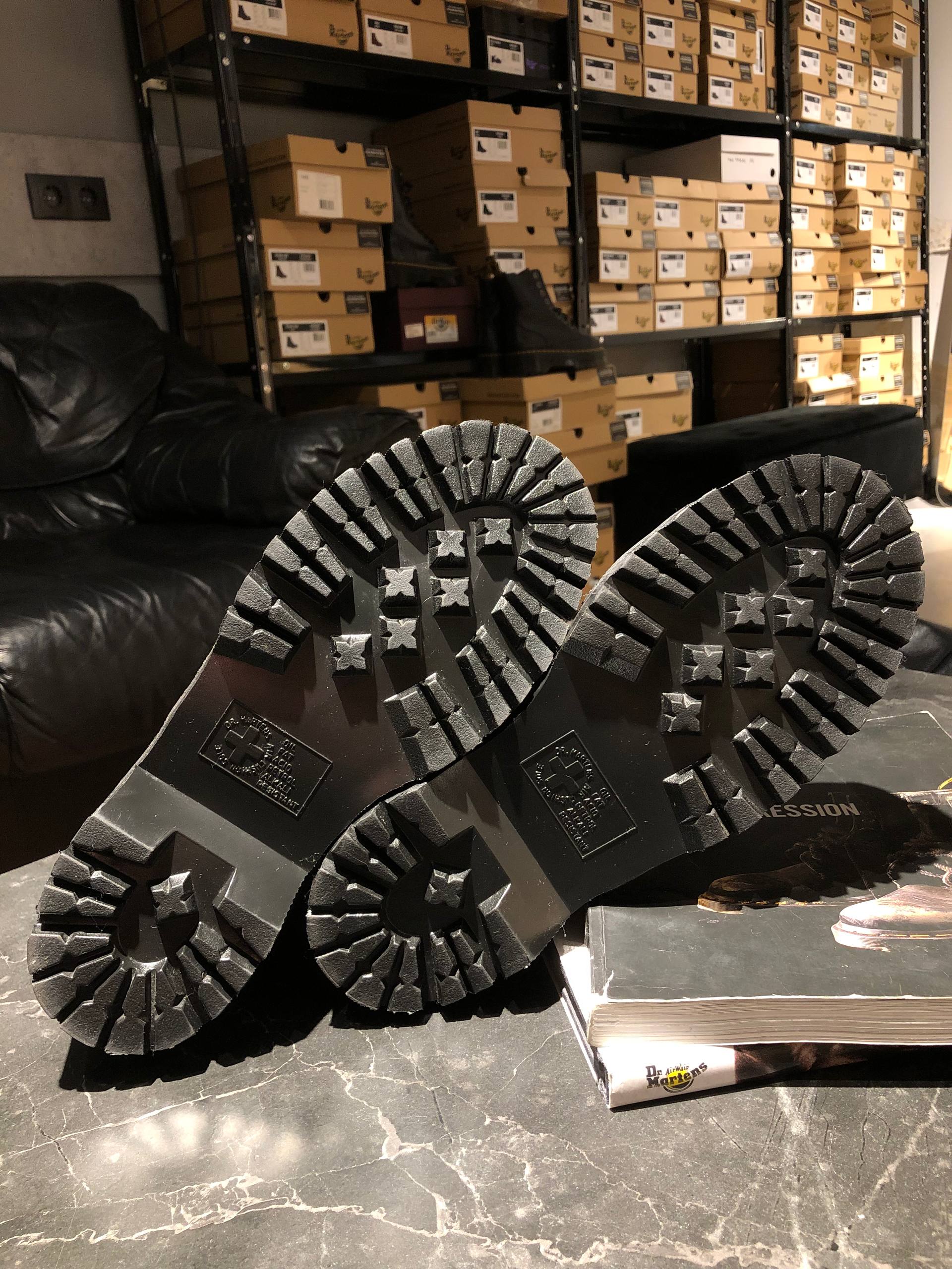 Dr. Martens 8761 BXB Black Luxor (UK 6 EU 39) Вживані оригінальні черевики Dr. Martens 8761 BXB Black Luxor (UK 6 EU 39) Рідкісна модель з м'якої шкіри в ідеальному стані.
