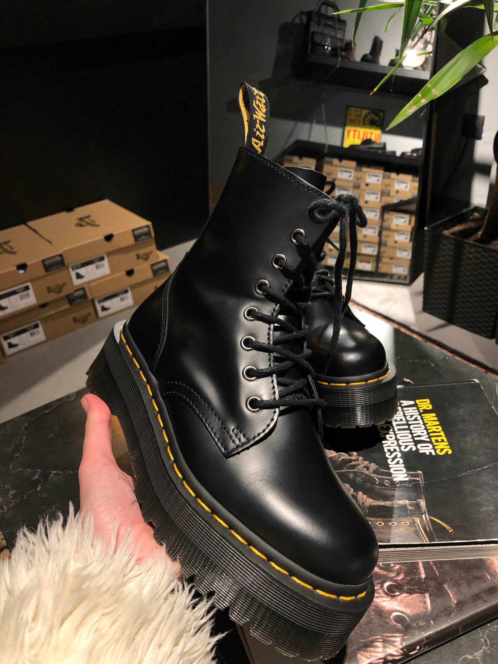Dr. Martens Jadon - Black Polished Smooth (UK 4 EU 37) Уживані черевики Dr. Martens Jadon - Black Polished Smooth (UK 4 EU 37) в хорошому стані за доступною ціною