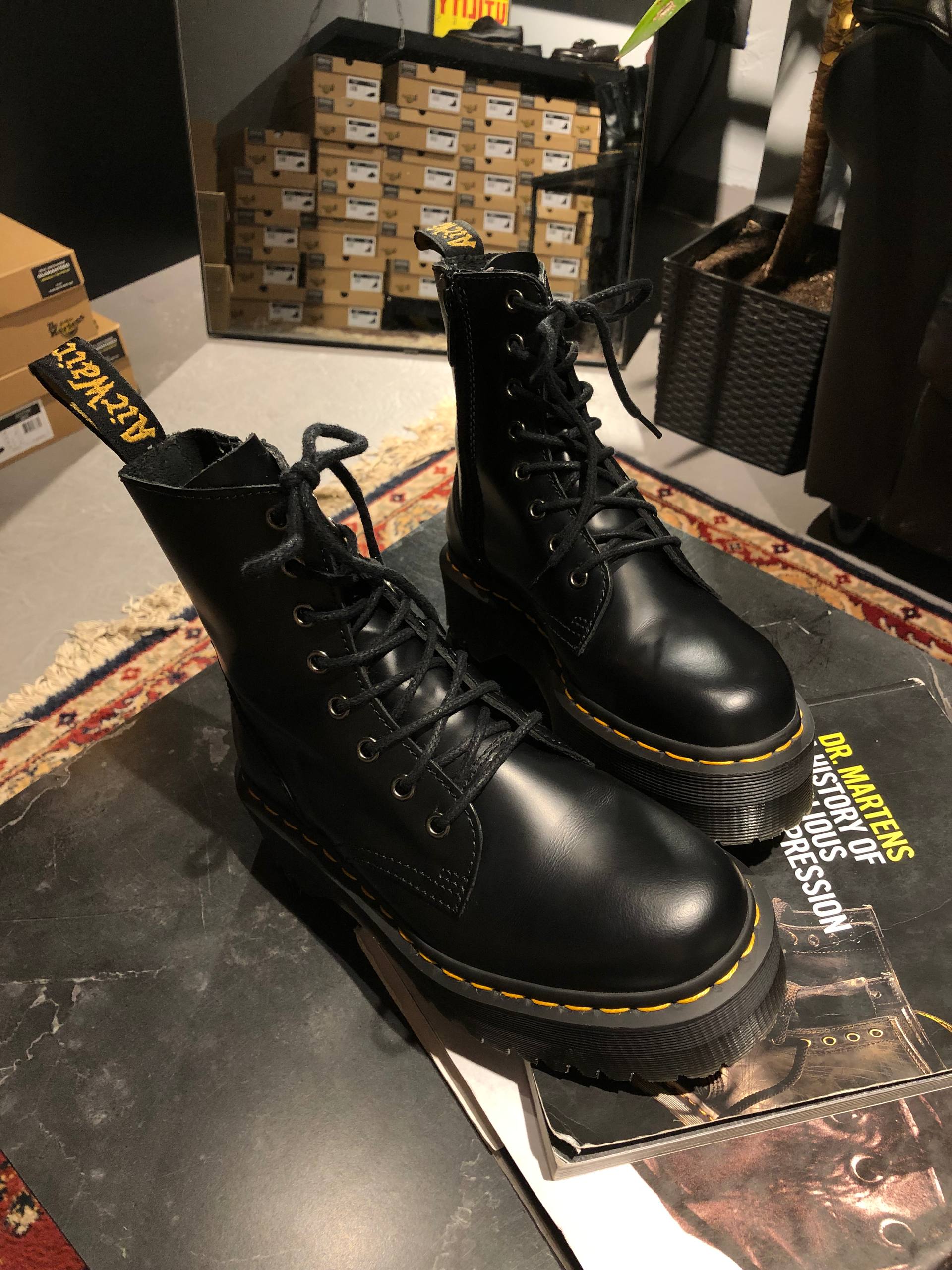 Dr. Martens Jadon - Black Polished Smooth (UK 4 EU 37) Уживані черевики Dr. Martens Jadon - Black Polished Smooth (UK 4 EU 37) в хорошому стані за доступною ціною