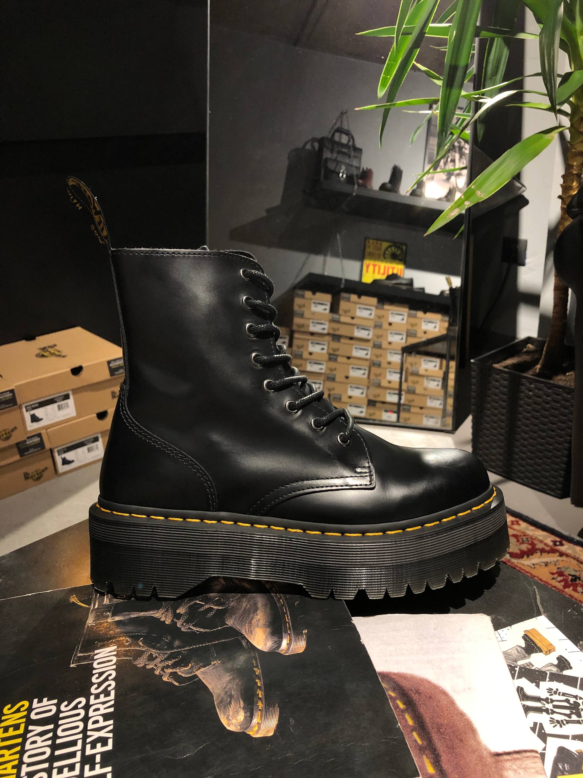 Dr. Martens Jadon - Black Polished Smooth (UK 7 EU 41) Вживані черевики Dr. Martens Jadon - Black Polished Smooth (UK 7 EU 41) в хорошому стані
