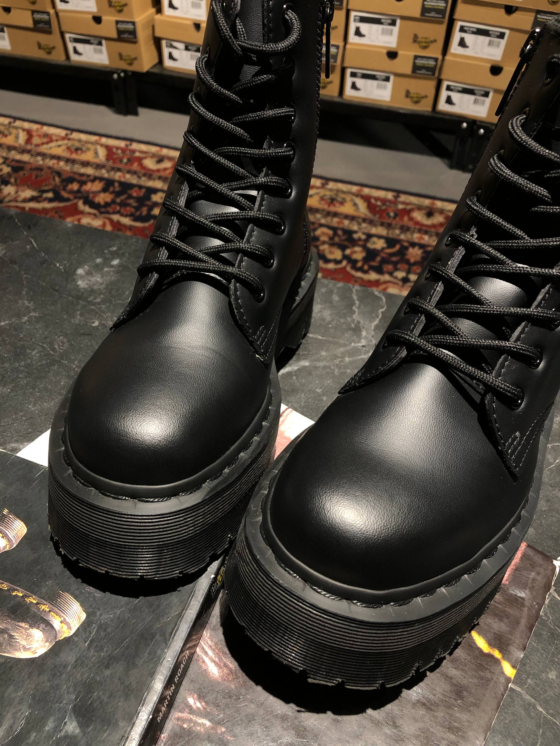 Dr. Martens Jadon II Vegan - Mono Black Felix - 38 Вживані черевики Dr. Martens Jadon II Vegan - Mono Black Felix - 38 в ідеальному стані