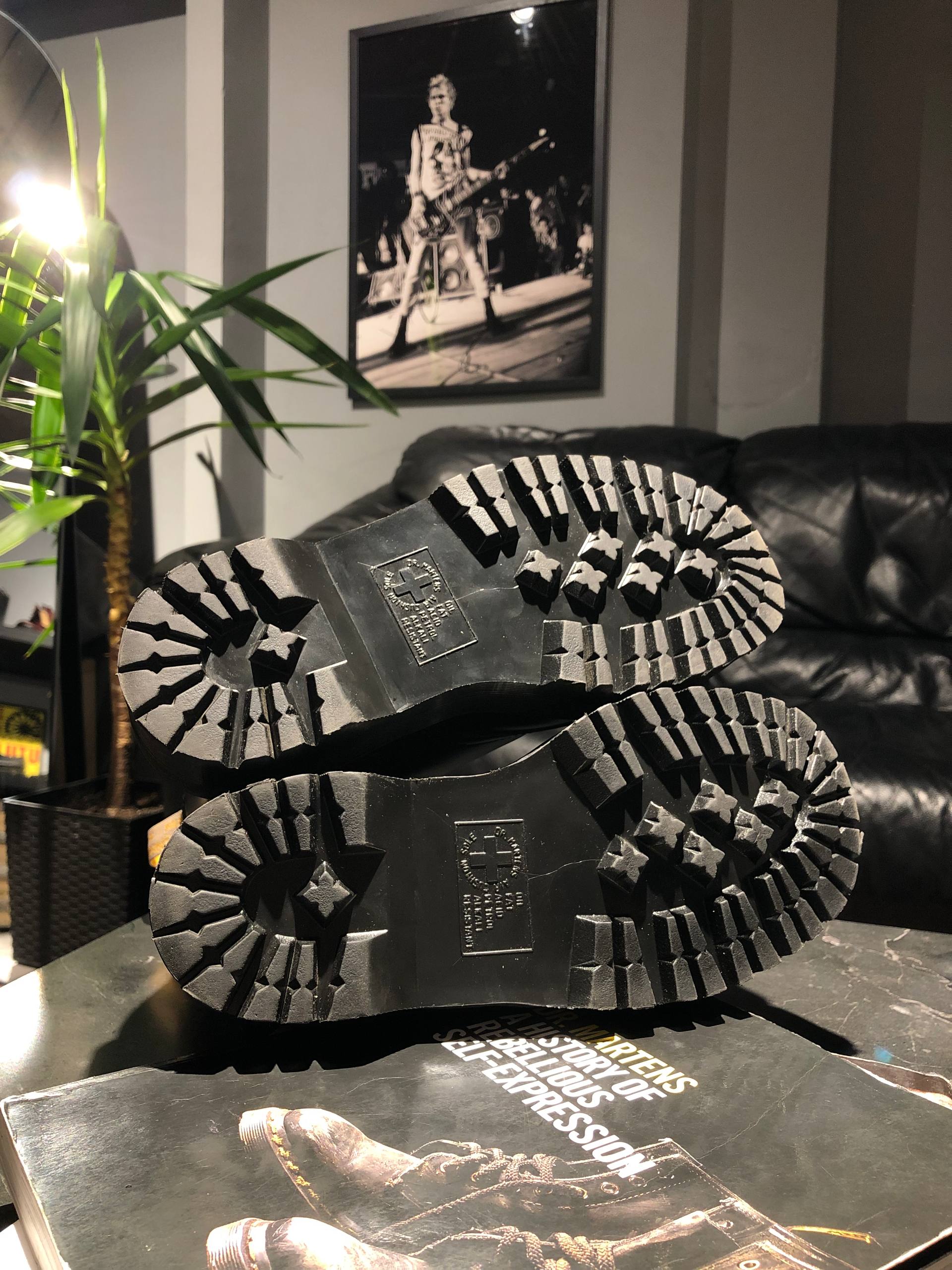 Dr. Martens Jadon II Vegan - Mono Black Felix - 38 Вживані черевики Dr. Martens Jadon II Vegan - Mono Black Felix - 38 в ідеальному стані