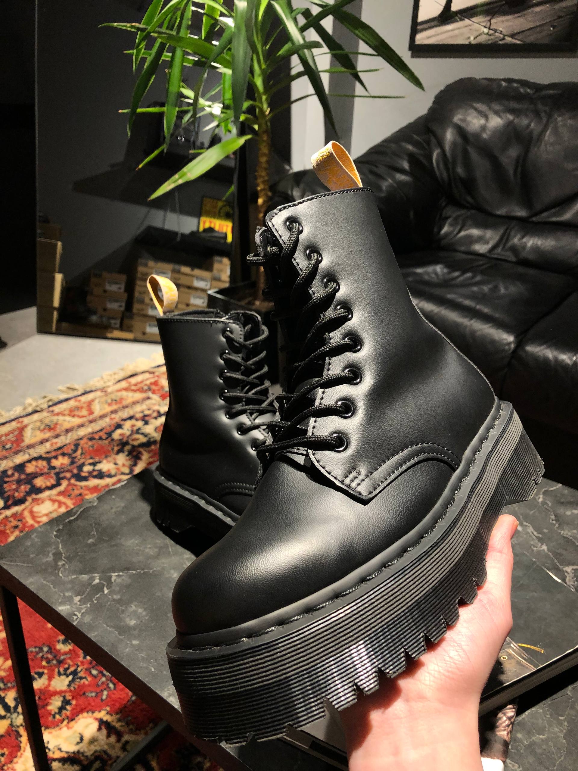 Dr. Martens Jadon II Vegan - Mono Black Felix - 38 Вживані черевики Dr. Martens Jadon II Vegan - Mono Black Felix - 38 в ідеальному стані