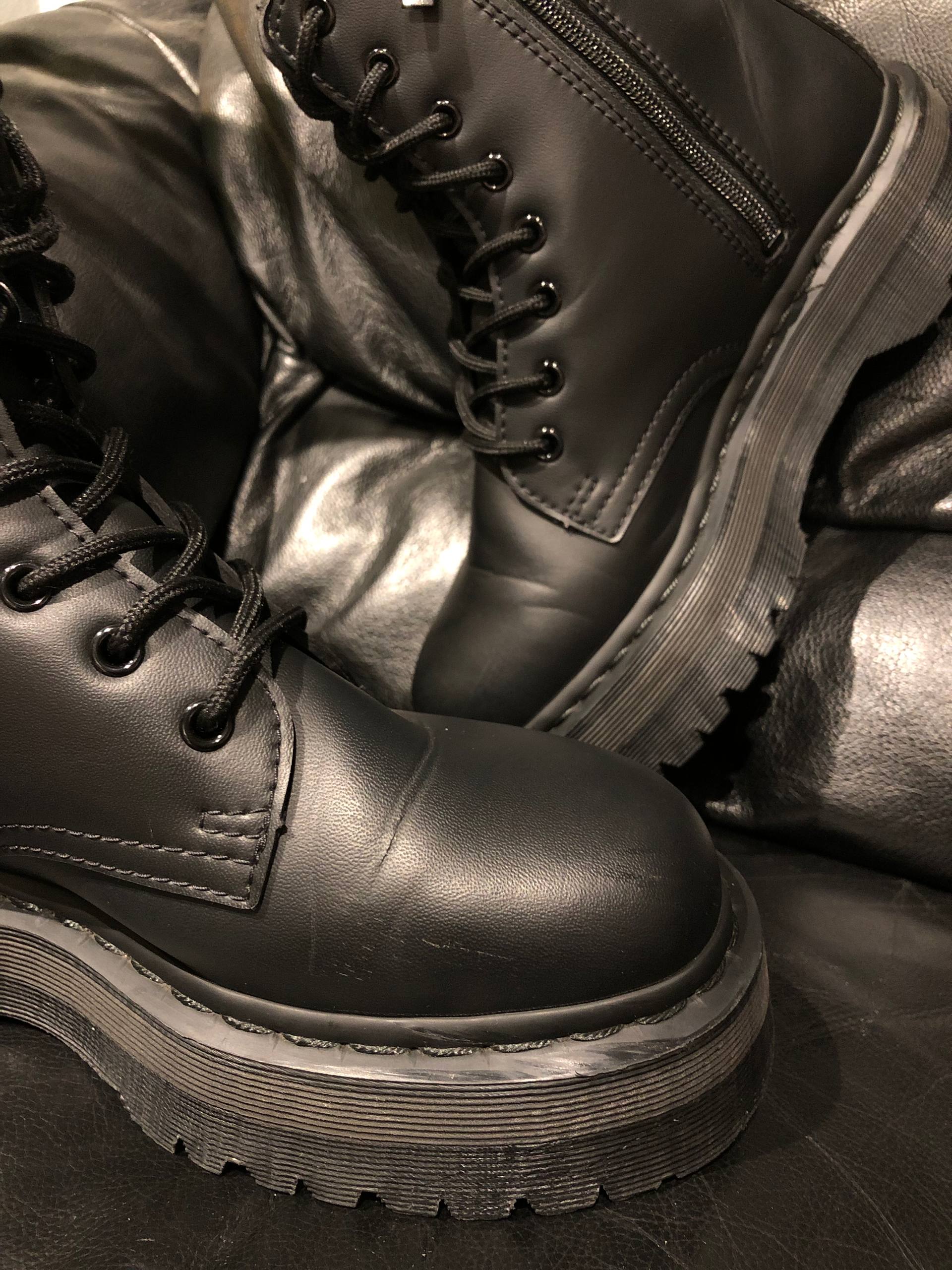 Dr. Martens Jadon II Vegan - Mono Black Felix Rub-Off (UK 7 EU 41) Вживані черевики Dr. Martens Jadon II Vegan - Mono Black Felix Rub-Off (UK 7 EU 41)