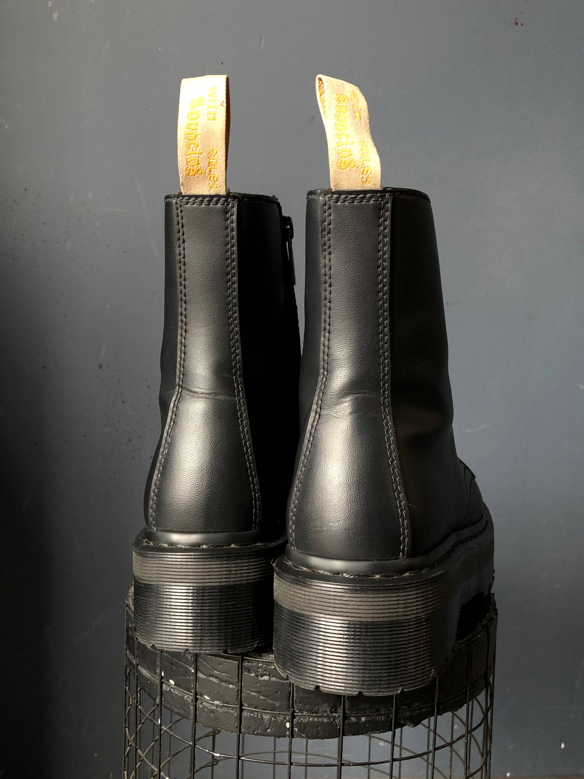 Dr. Martens Jadon II Vegan - Mono Black Felix Rub-Off (UK 7 EU 41) Вживані черевики Dr. Martens Jadon II Vegan - Mono Black Felix Rub-Off (UK 7 EU 41)