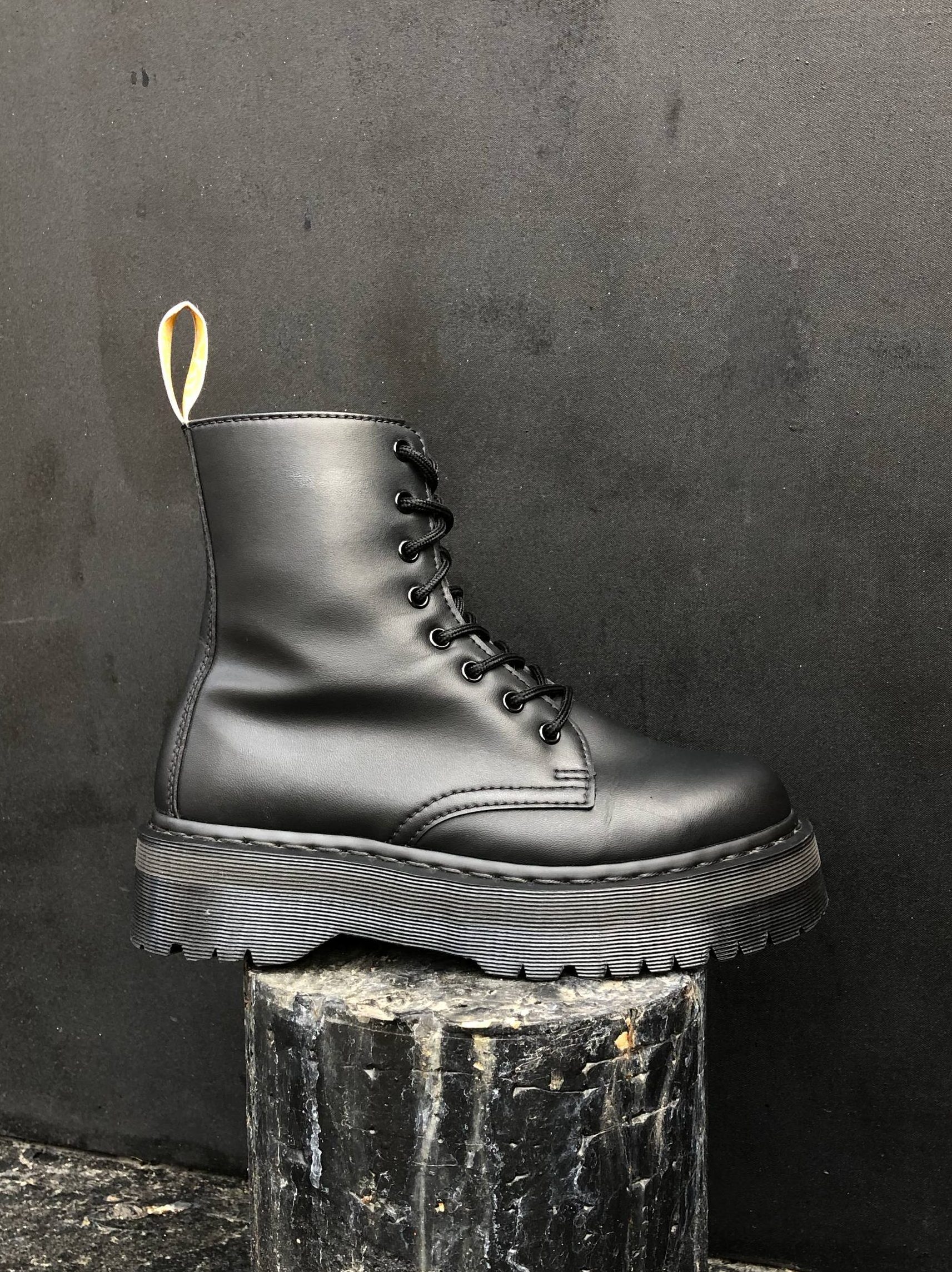 Dr. Martens Jadon II Vegan - Mono Black Felix Rub-Off (UK 7 EU 41) Вживані Dr. Martens Jadon II Vegan - Mono Black Felix Rub-Off (UK 7 EU 41)
