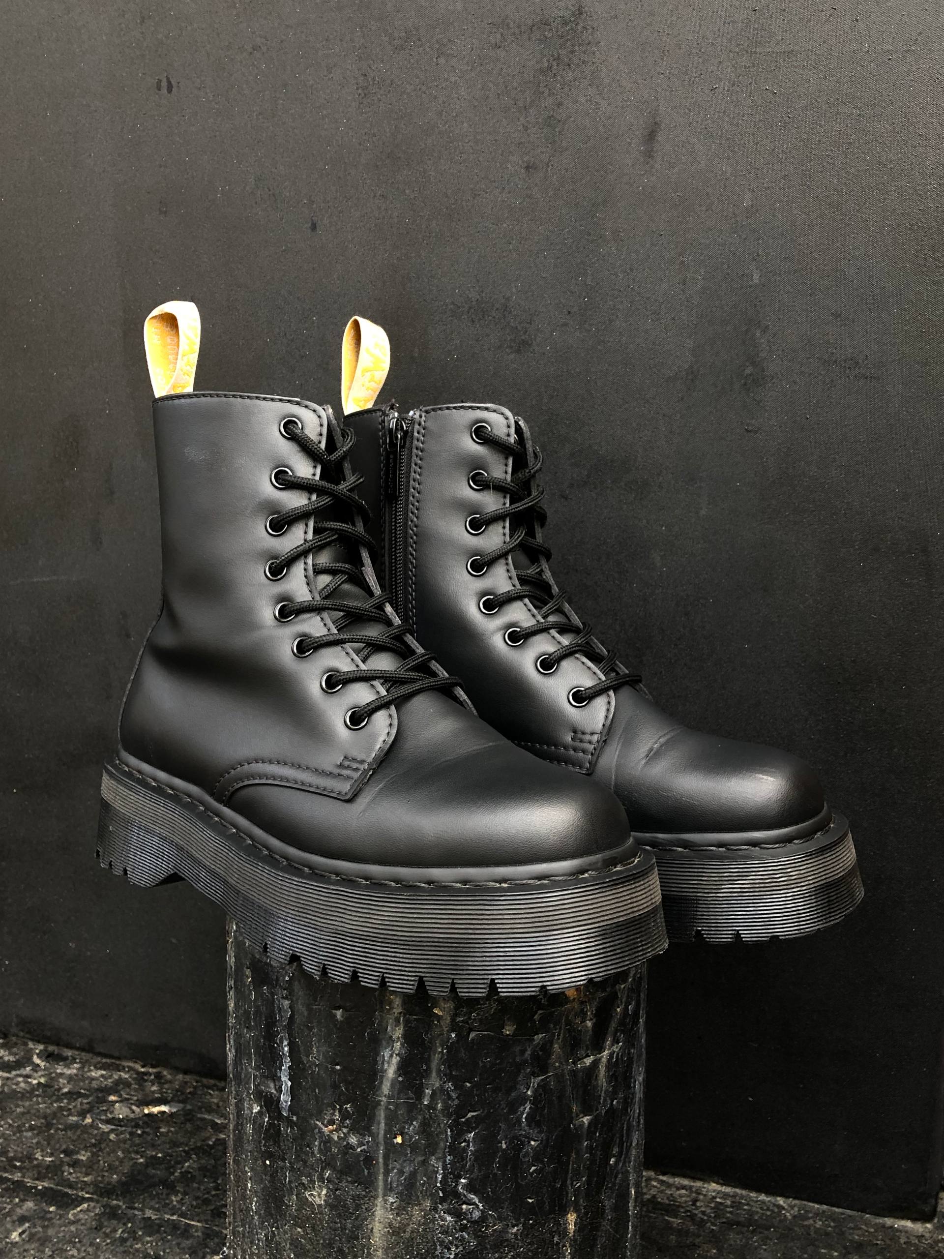 Dr. Martens Jadon II Vegan - Mono Black Felix Rub-Off (UK 7 EU 41) Вживані черевики Dr. Martens Jadon II Vegan - Mono Black Felix Rub-Off (UK 7 EU 41)