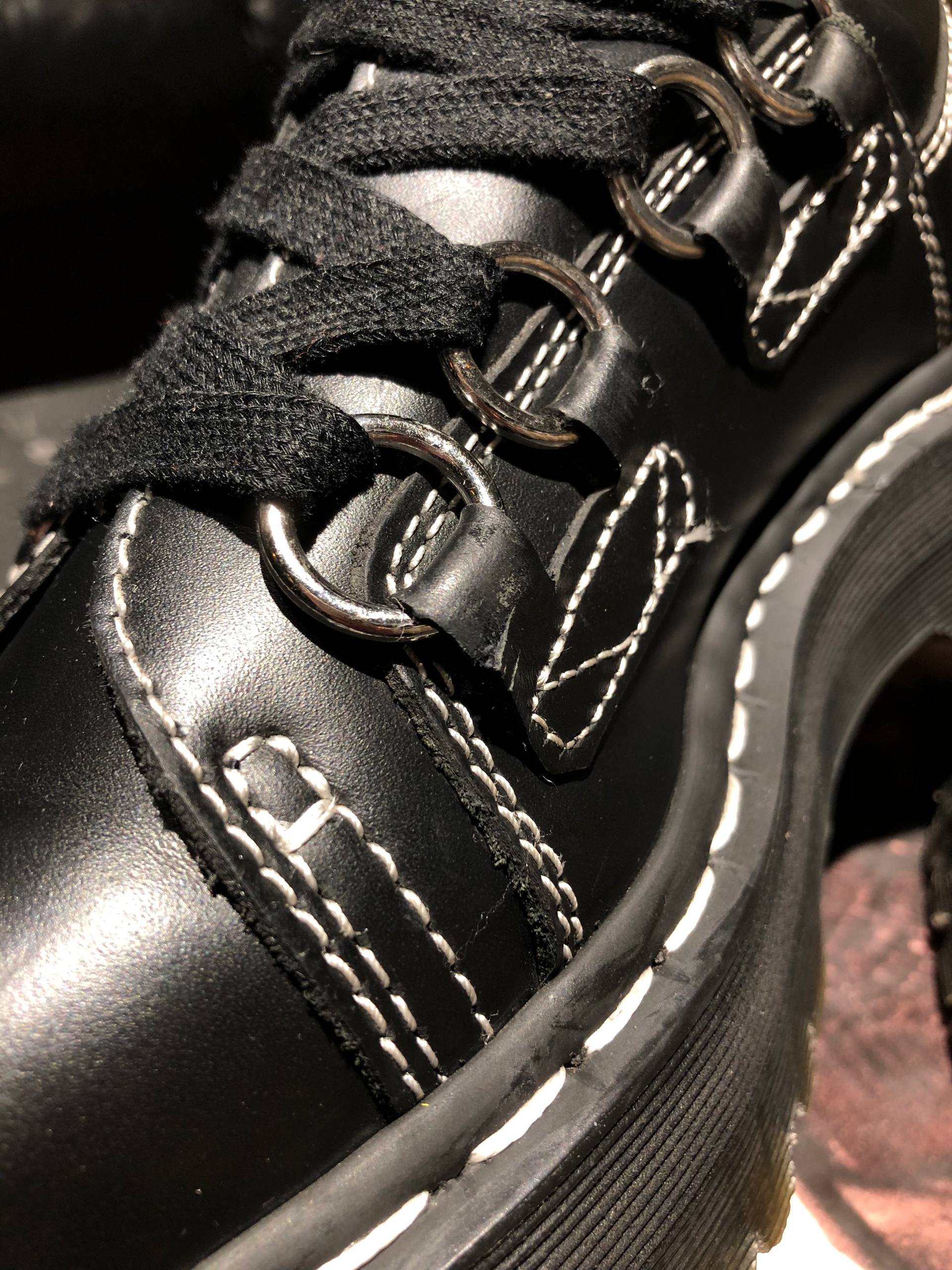 Dr. Martens Jadon XL Black Haircell (UK 5 EU 38) Вживані черевики Dr. Martens Jadon XL Black Haircell (UK 5 EU 38) з мінімальними ознаками експлуатації. Виготовленні з міцної шкіри на платформі.