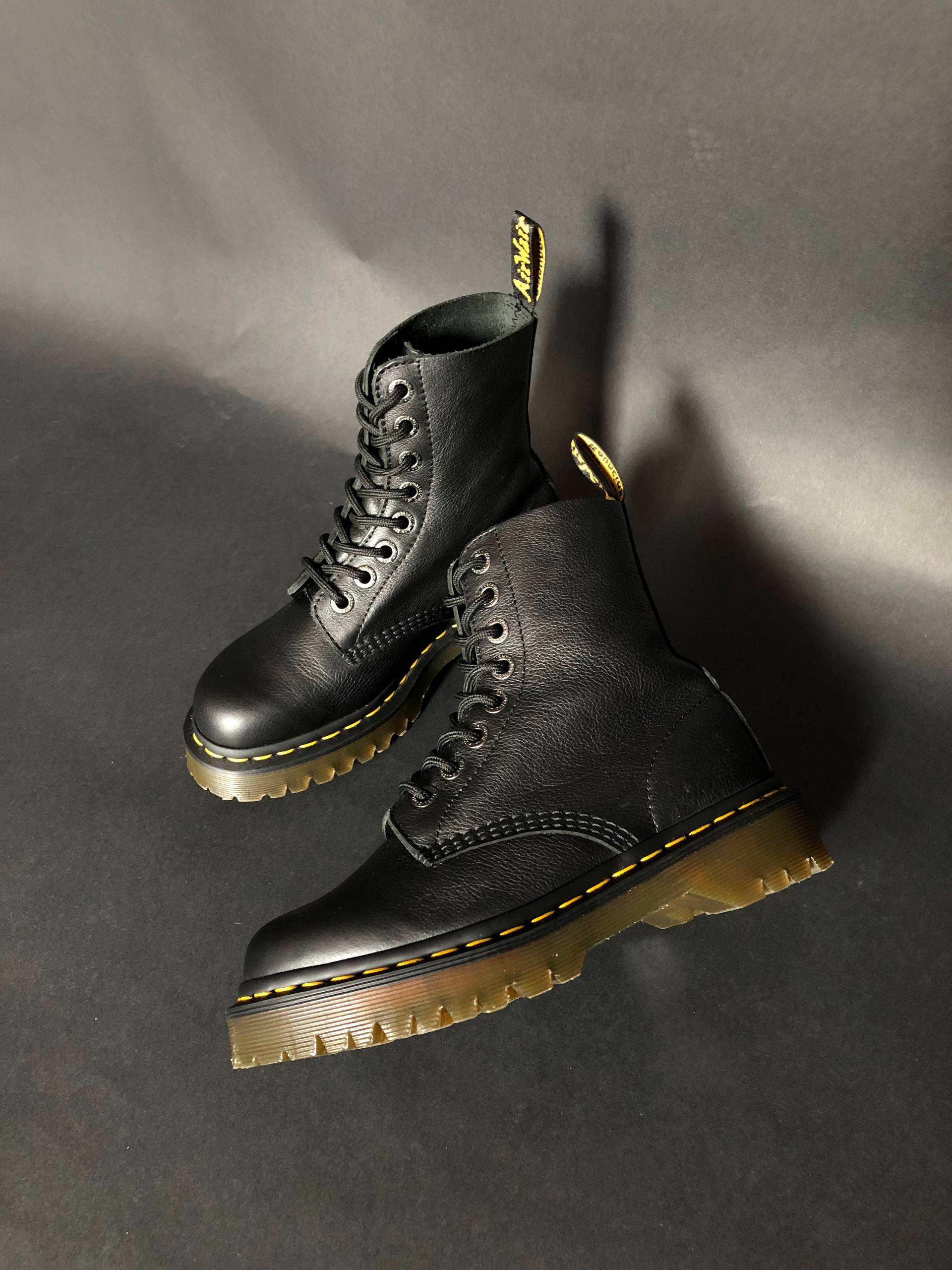 Dr. Martens Pascal Bex - Black Pisa (UK 4 EU 37) Вживані черевики Dr. Martens Pascal Bex - Black Pisa (UK 4 EU 37) в ідеальному стані. Dr. Martens Pascal Bex - Black Pisa (UK 4 EU 37) resale