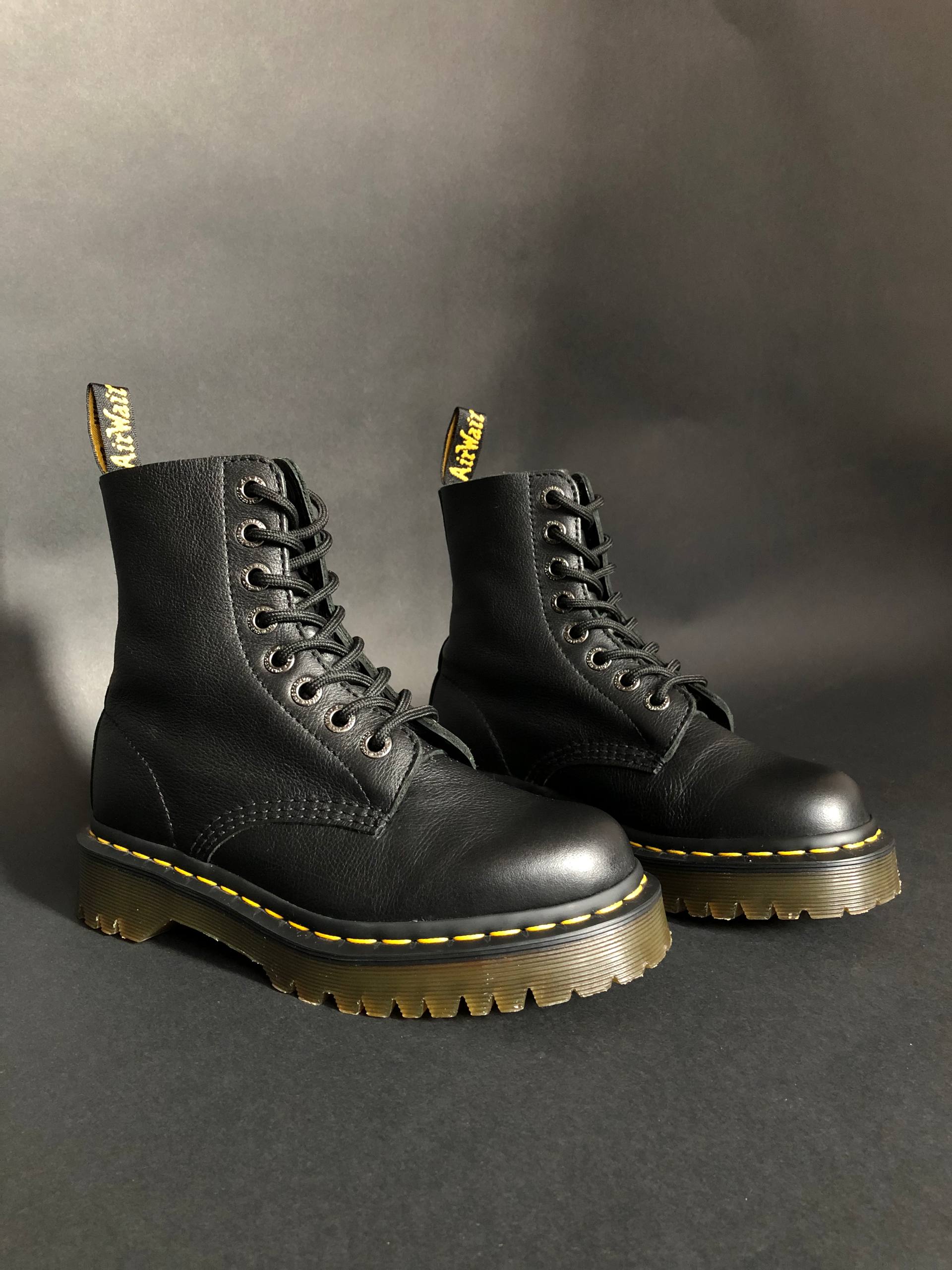 Dr. Martens Pascal Bex - Black Pisa (UK 4 EU 37) Вживані черевики Dr. Martens Pascal Bex - Black Pisa (UK 4 EU 37) в ідеальному стані. Dr. Martens Pascal Bex - Black Pisa (UK 4 EU 37) resale