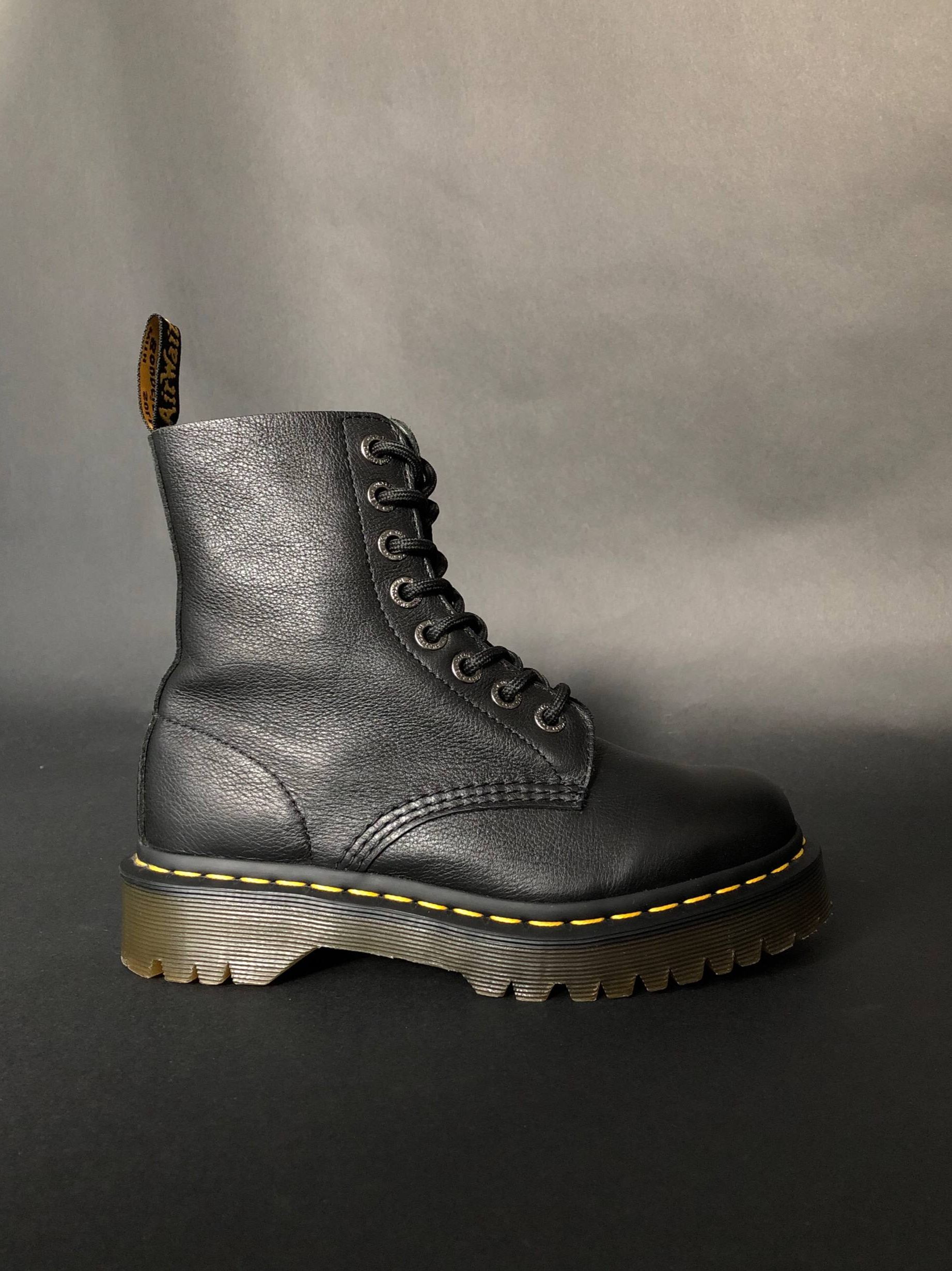 Dr. Martens Pascal Bex - Black Pisa (UK 4 EU 37) Вживані черевики Dr. Martens Pascal Bex - Black Pisa (UK 4 EU 37) в ідеальному стані. Dr. Martens Pascal Bex - Black Pisa (UK 4 EU 37) resale