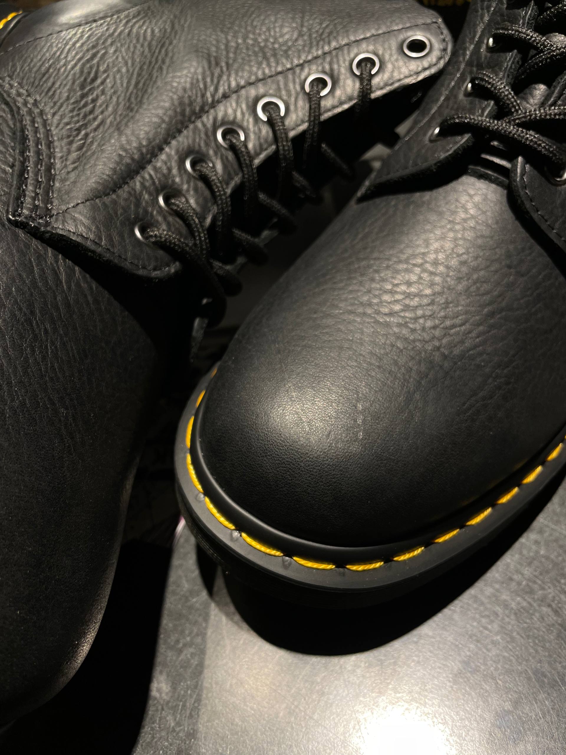 Dr. Martens 1460 - Black Ambassador (UK 9 EU 43) Б/у черевики Dr. Martens 1460 - Black Ambassador (UK 9 EU 43) в хорошому стані, вживане взуття Dr. Martens 1460 - Black Ambassador (UK 9 EU 43)