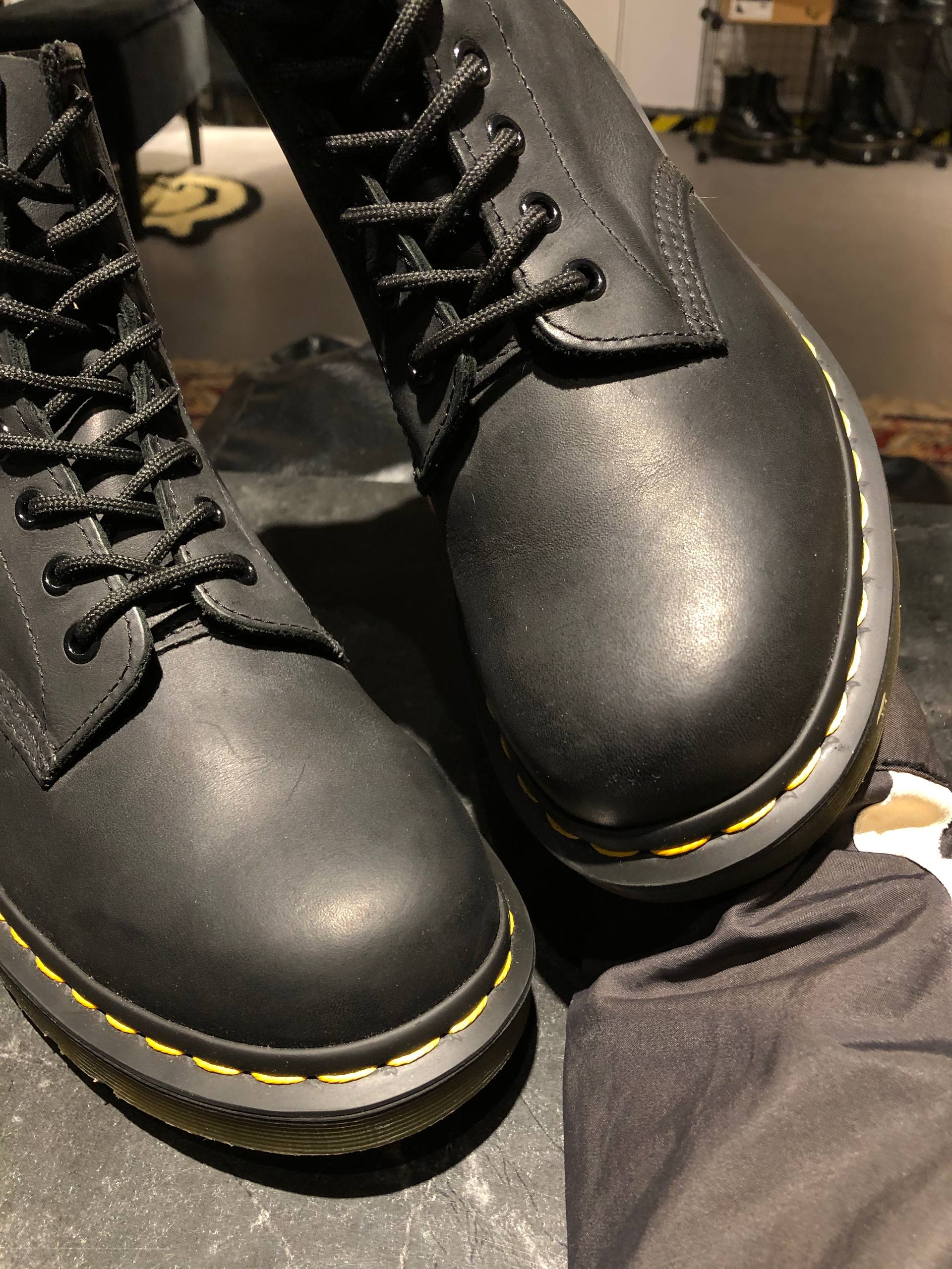 Dr. Martens 1460 - Black Greasy (UK 7 EU 41) (6) Б\у черевики Dr. Martens 1460 - Black Greasy (UK 7 EU 41) (2) в хорошому стані купити онлайн