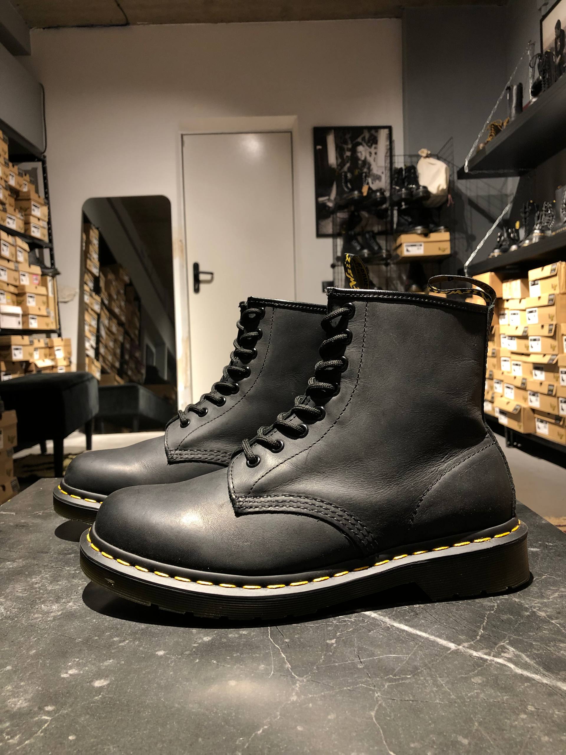 Dr. Martens 1460 - Black Greasy (UK 7 EU 41) (8) Б\у черевики Dr. Martens 1460 - Black Greasy (UK 7 EU 41) (2) в хорошому стані купити онлайн