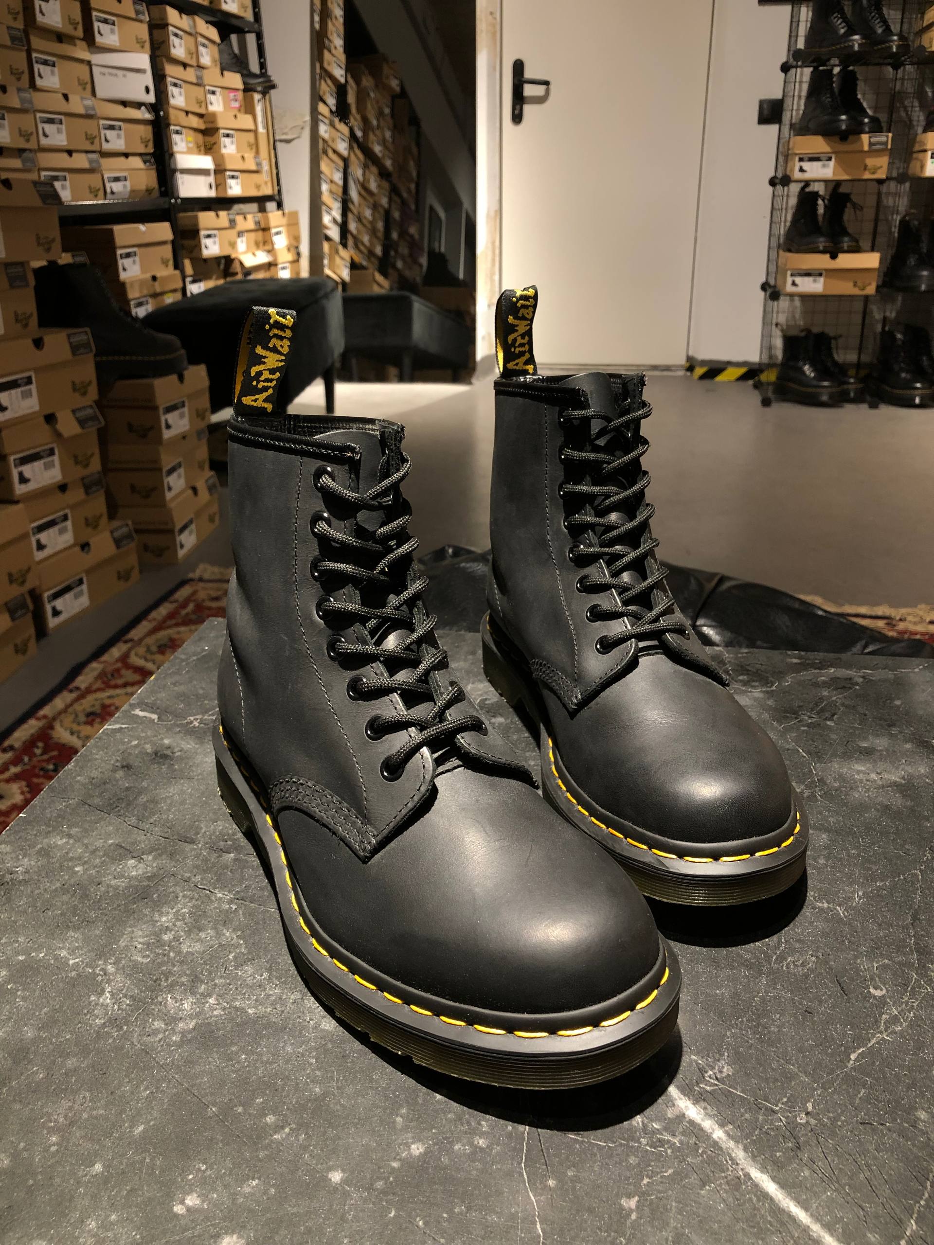 Dr. Martens 1460 - Black Greasy (UK 7 EU 41) (9) Б\у черевики Dr. Martens 1460 - Black Greasy (UK 7 EU 41) (2) в хорошому стані купити онлайн