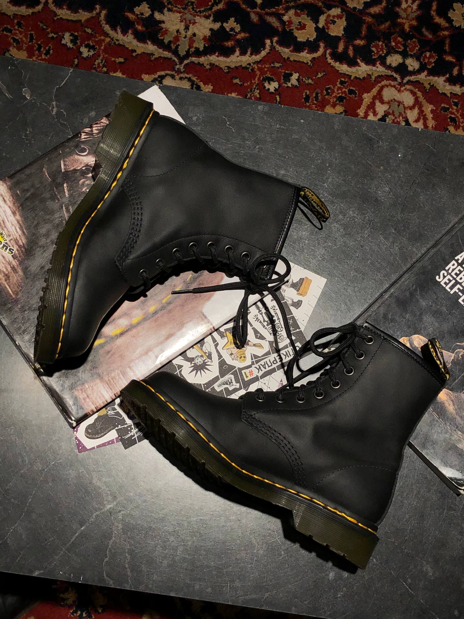 Dr. Martens 1460 W - Black Nappa (UK 5 EU 38) (10) Вживані Dr. Martens 1460 W - Black Nappa (UK 5 EU 38) в хорошому стані купити в Україні