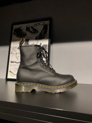 Вживані Dr. Martens 1460 W - Black Nappa (UK 5 EU 38) в хорошому стані купити в Україні