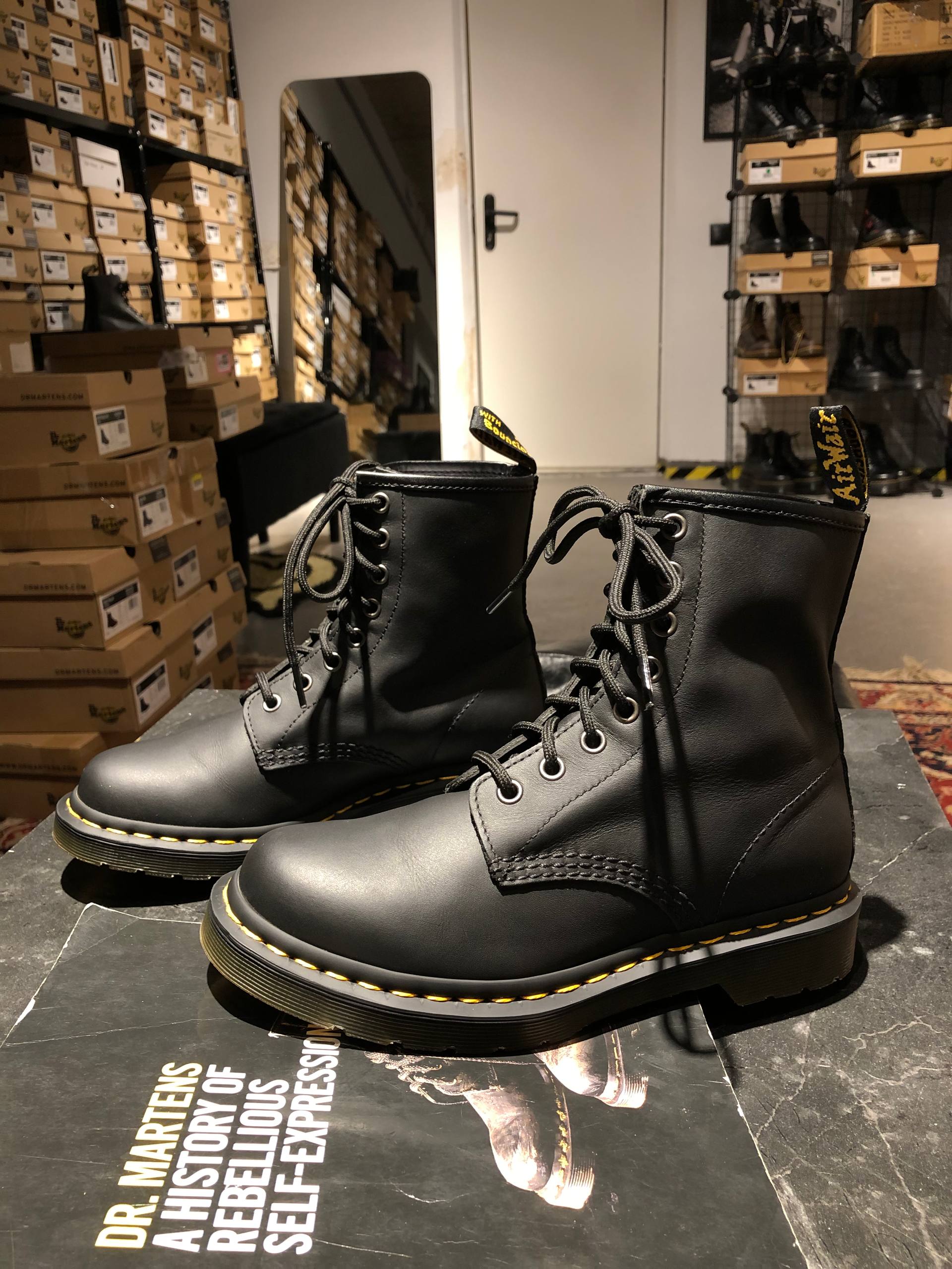 Dr. Martens 1460 W - Black Nappa (UK 5 EU 38) (8) Вживані Dr. Martens 1460 W - Black Nappa (UK 5 EU 38) в хорошому стані купити в Україні
