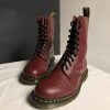 Вінтажні Dr. Martens 1490 - Cherry Red Smooth (UK 7 EU 41) купити в Україні, в хорошому стані Dr. Martens 1490 - Cherry Red Smooth (UK 7 EU 41) , вживані Dr. Martens 1490 - Cherry Red Smooth (UK 7 EU 41)