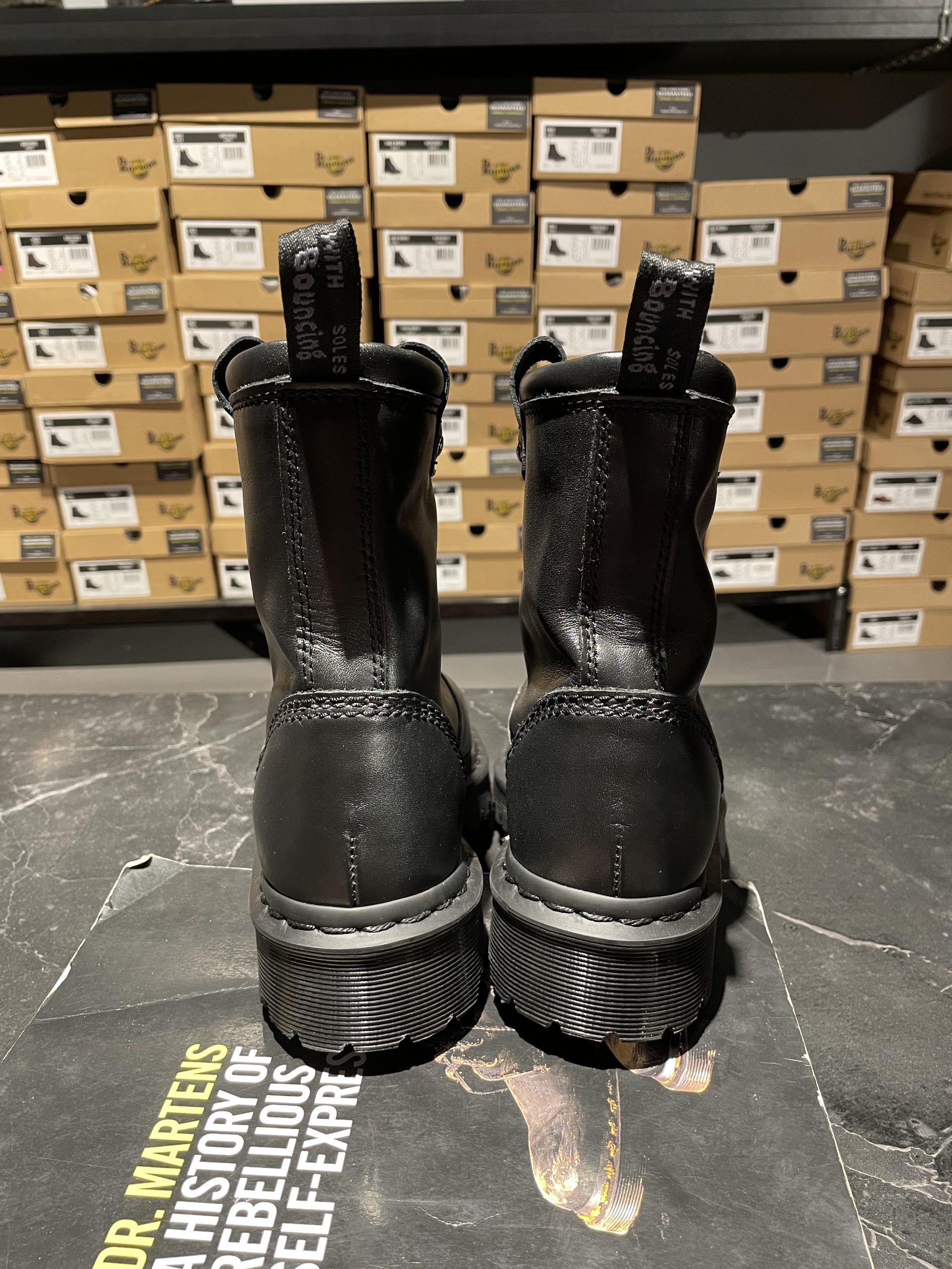Dr. Martens Anistone LO - Black Wanama (UK 5 EU 38) (10) Вживані черевики Dr. Martens Anistone LO - Black Wanama (UK 5 EU 38) в хорошому стані
