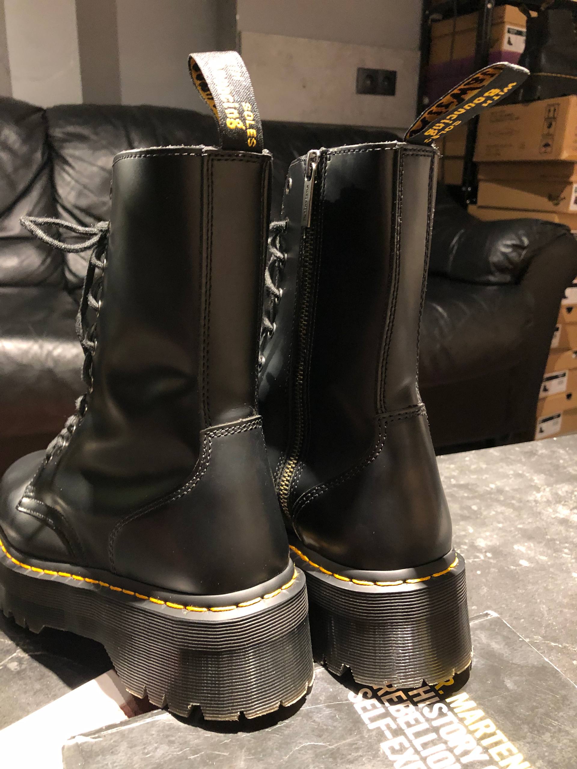 Dr. Martens Jadon Hi - Black Polished Smooth (UK 8 EU 42) (5) Б\у Dr. Martens Jadon Hi - Black Polished Smooth (UK 8 EU 42) в ідеальному стані, купити дешево в Україні