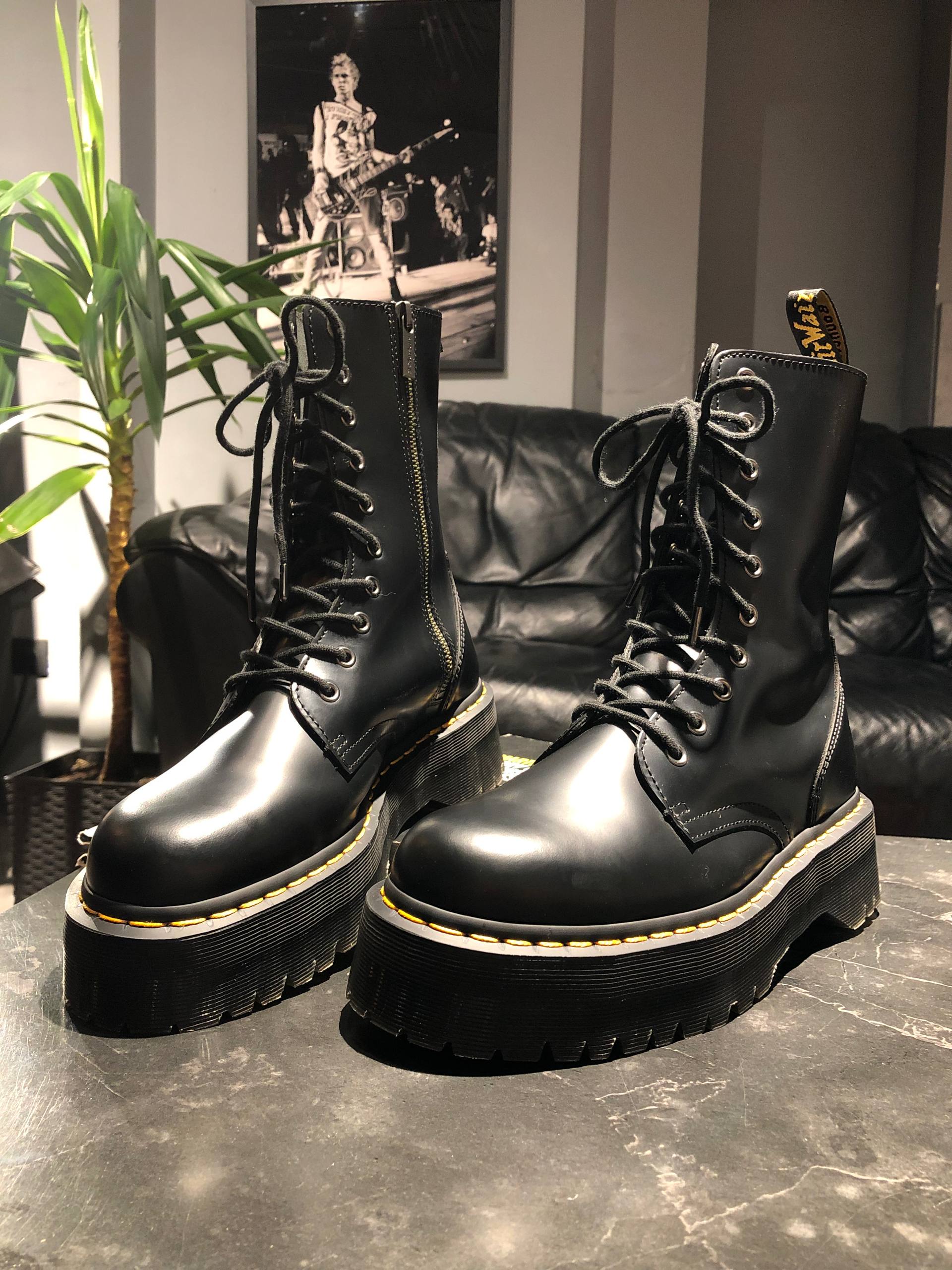 Dr. Martens Jadon Hi - Black Polished Smooth (UK 8 EU 42) (8) Б\у Dr. Martens Jadon Hi - Black Polished Smooth (UK 8 EU 42) в ідеальному стані, купити дешево в Україні