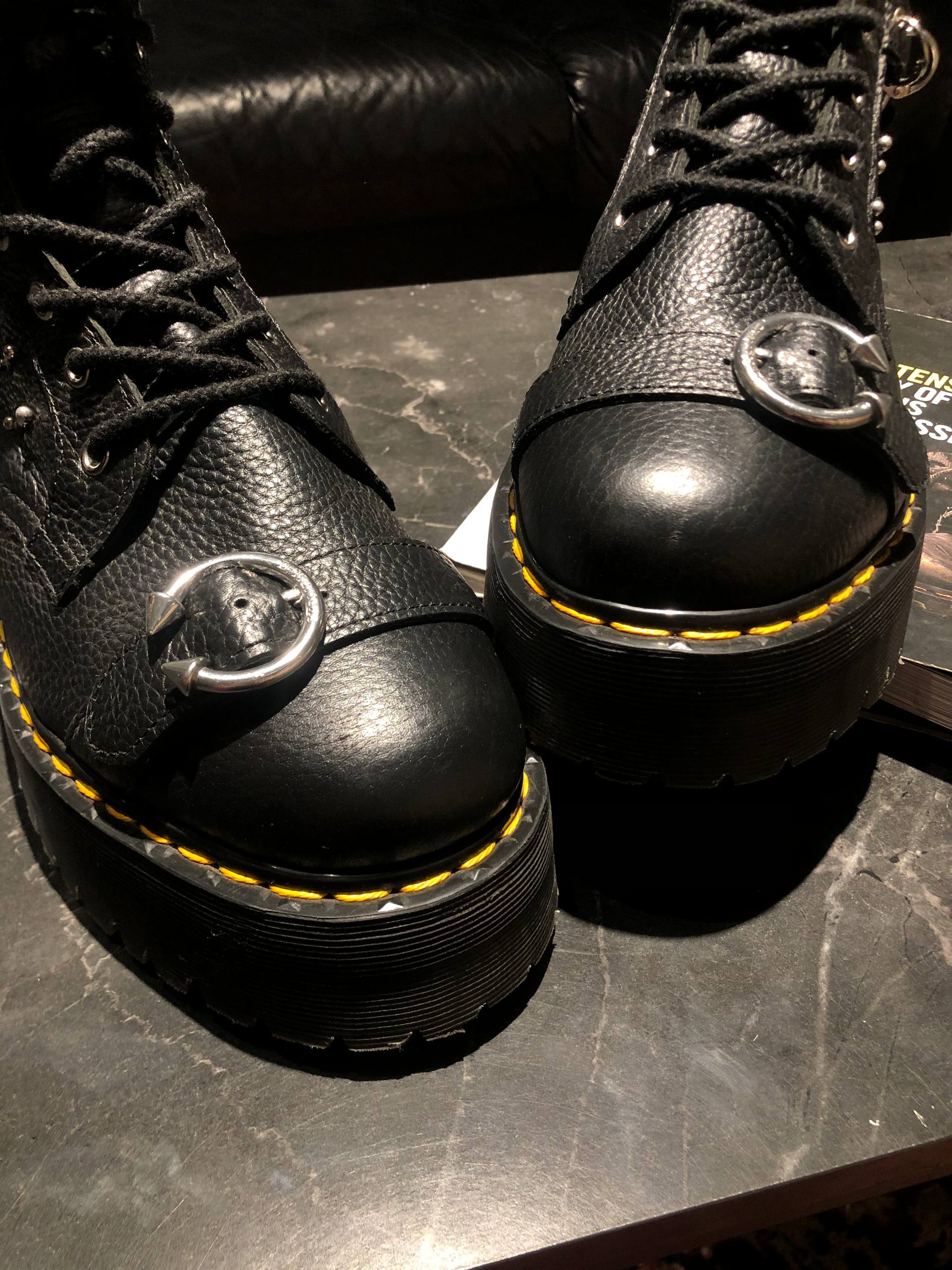 Dr. Martens Jadon Piercing - Black Milled Nappa (UK 10 EU 45) (6) Оригінальні Dr. Martens Jadon Piercing - Black Milled Nappa (UK 10 EU 45) в хорошому стані на resale.martens.com.ua