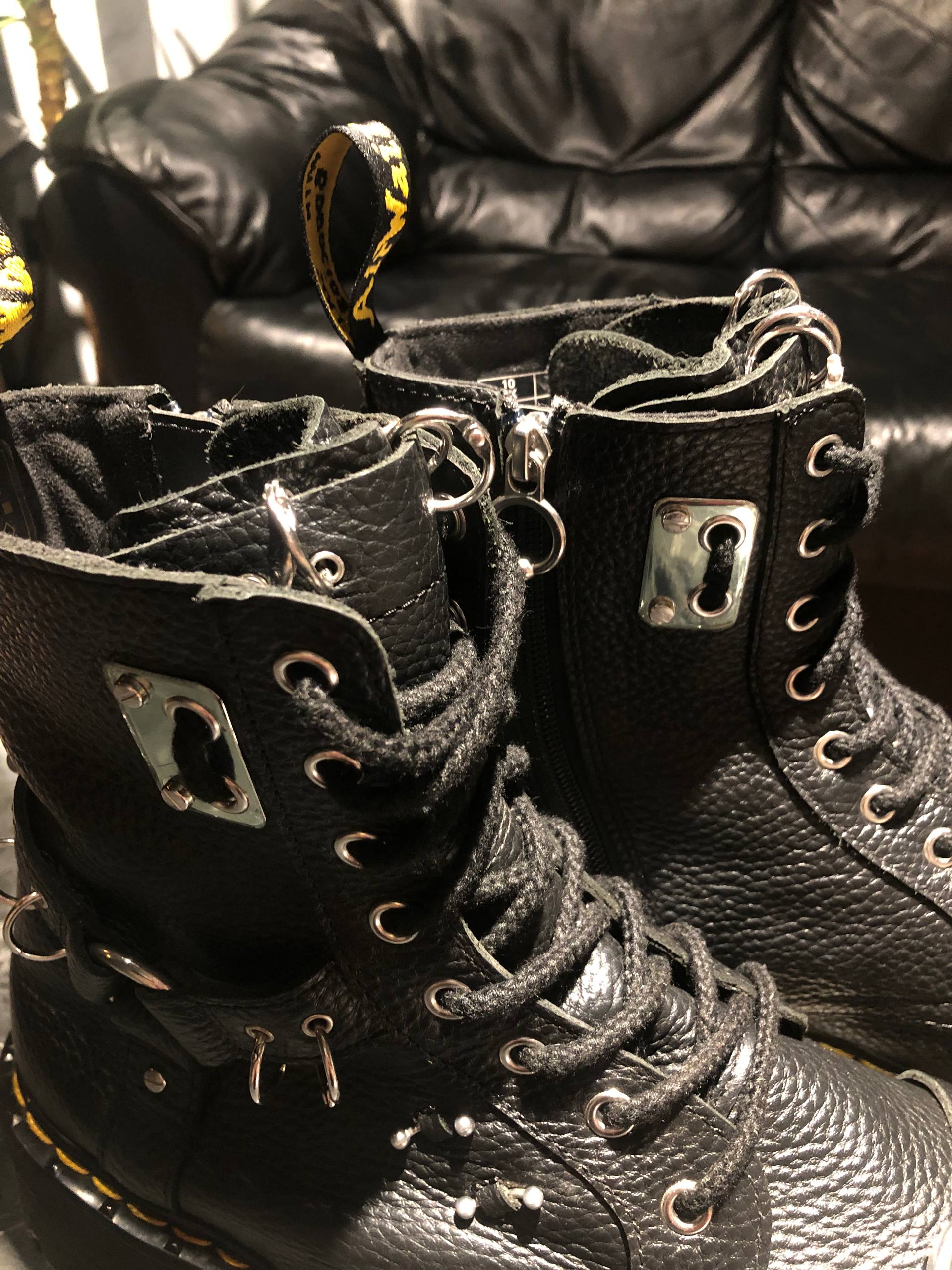 Dr. Martens Jadon Piercing - Black Milled Nappa (UK 10 EU 45) (8) Оригінальні Dr. Martens Jadon Piercing - Black Milled Nappa (UK 10 EU 45) в хорошому стані на resale.martens.com.ua