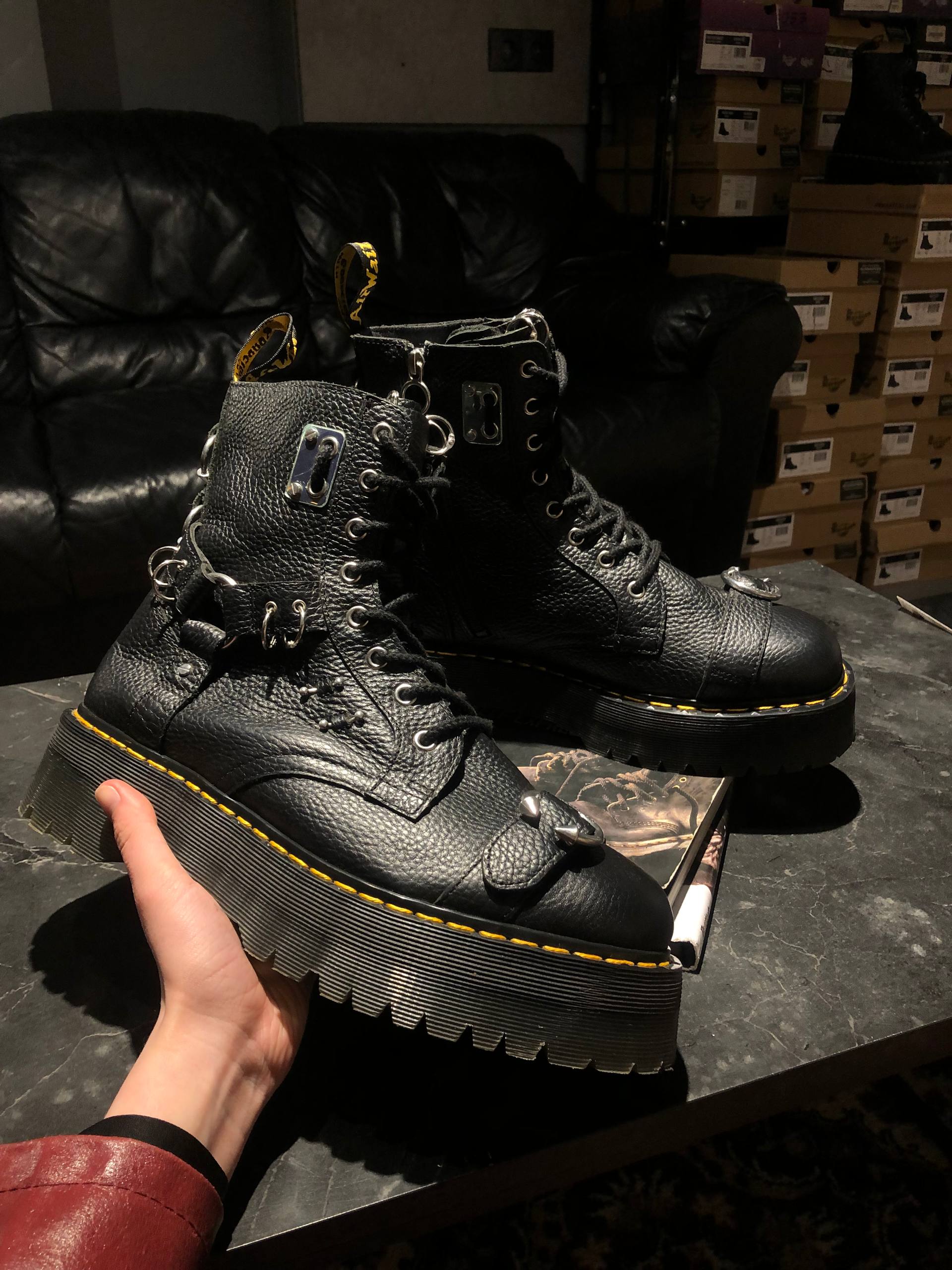 Dr. Martens Jadon Piercing - Black Milled Nappa (UK 10 EU 45) (9) Оригінальні Dr. Martens Jadon Piercing - Black Milled Nappa (UK 10 EU 45) в хорошому стані на resale.martens.com.ua