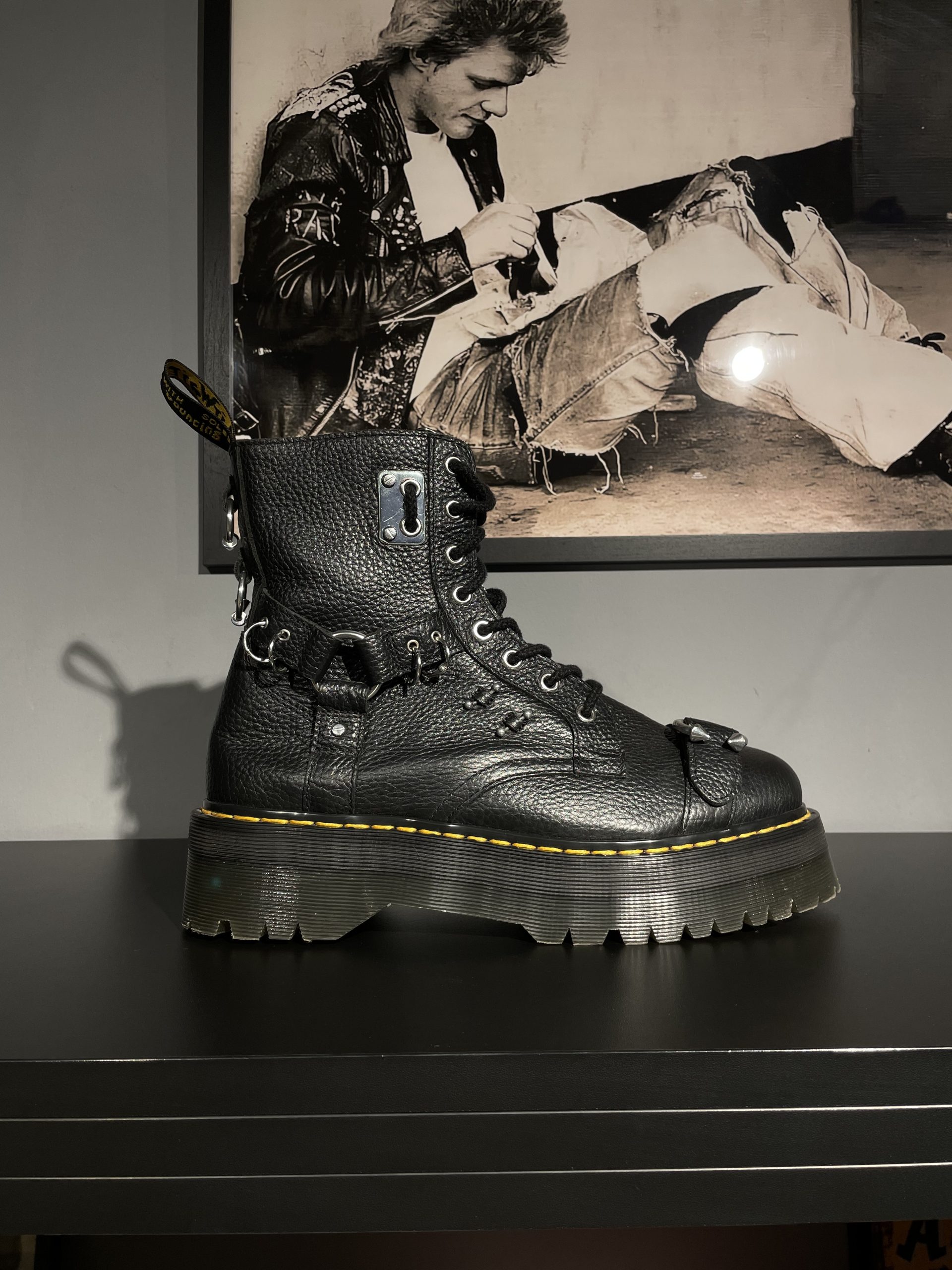 Dr. Martens Jadon Piercing - Black Milled Nappa (UK 10 EU 45) Оригінальні Dr. Martens Jadon Piercing - Black Milled Nappa (UK 10 EU 45) в хорошому стані на resale.martens.com.ua
