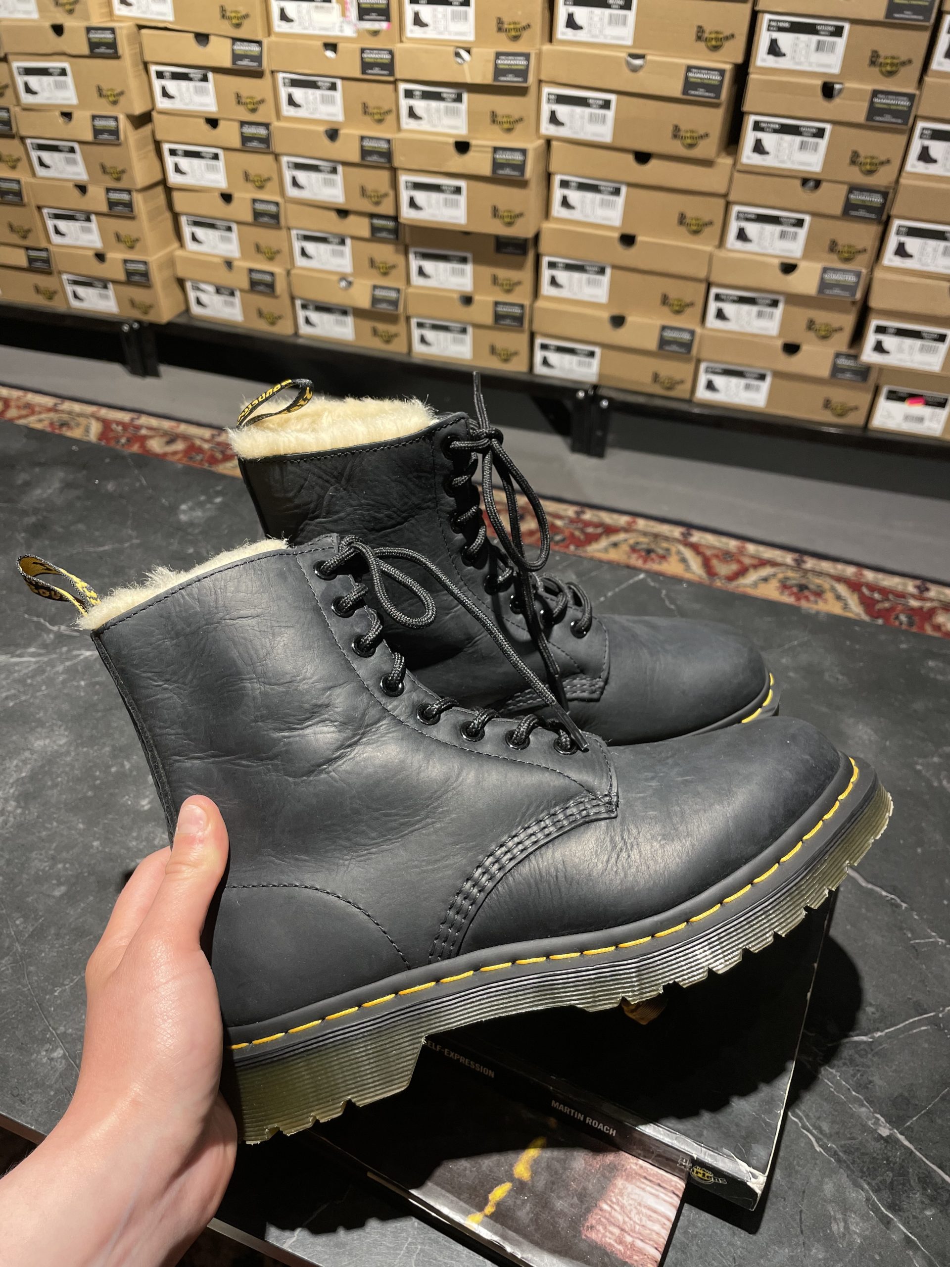 Dr. Martens Serena – Black Burnished Wyoming (UK 6 EU 39) (5) Вживані зимові черевики Dr. Martens Serena – Black Burnished Wyoming (UK 6 EU 39) в ідеальному стані з мінімальним зносом
