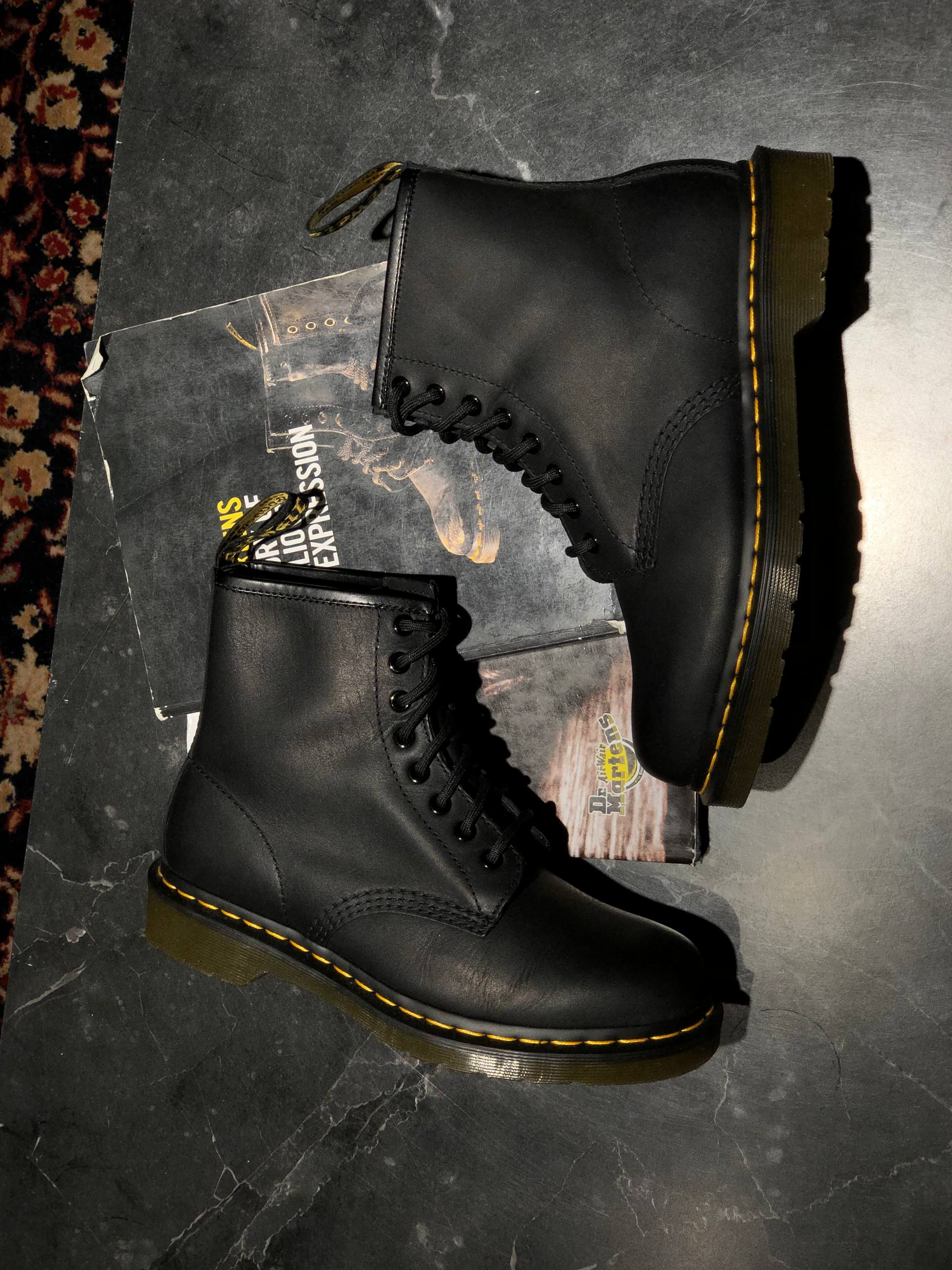 Dr. Martens 1460 - Black Greasy (UK 6 EU 39) (4) Оригінальні Dr. Martens 1460 - Black Greasy (UK 6 / EU 39) у відмінному стані купити в Україні
