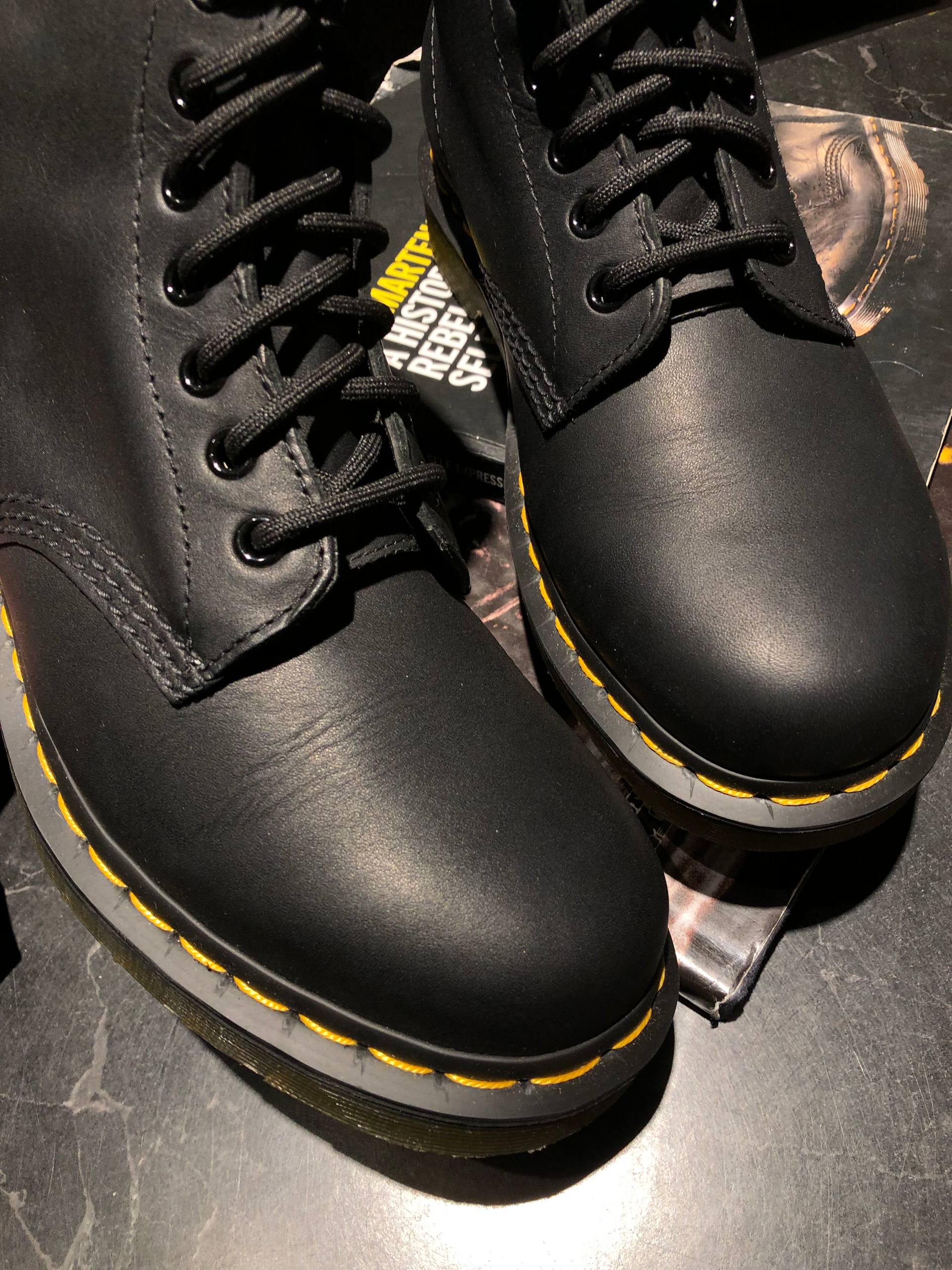 Dr. Martens 1460 - Black Greasy (UK 6 EU 39) (7) Оригінальні Dr. Martens 1460 - Black Greasy (UK 6 / EU 39) у відмінному стані купити в Україні