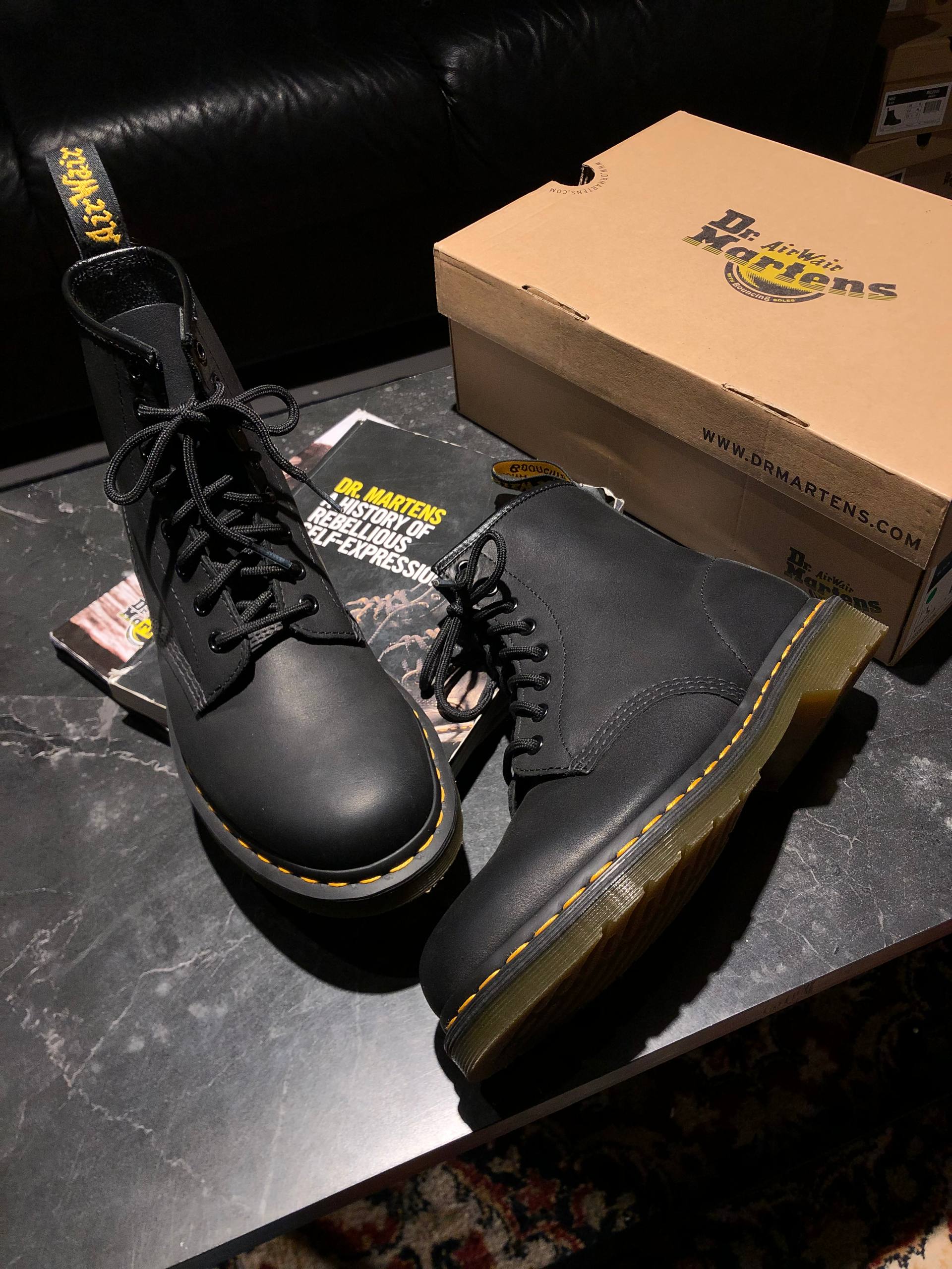Dr. Martens 1460 - Black Greasy (UK 7 EU 41) (12) Вживані черевики Dr. Martens 1460 - Black Greasy (UK 7 EU 41) в чудовому стані купити онлайн