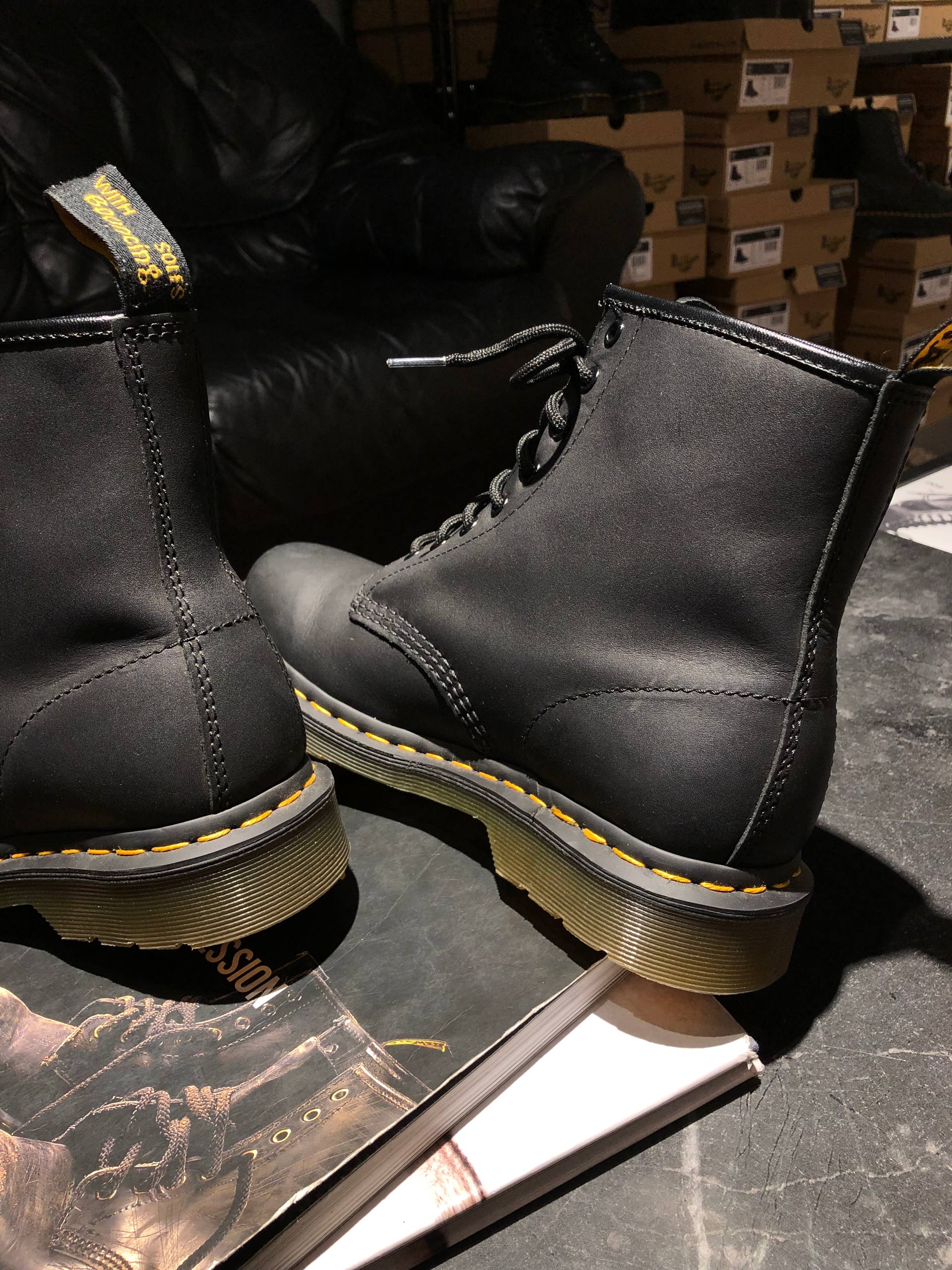 Dr. Martens 1460 - Black Greasy (UK 7 EU 41) (6) Вживані черевики Dr. Martens 1460 - Black Greasy (UK 7 EU 41) в чудовому стані купити онлайн