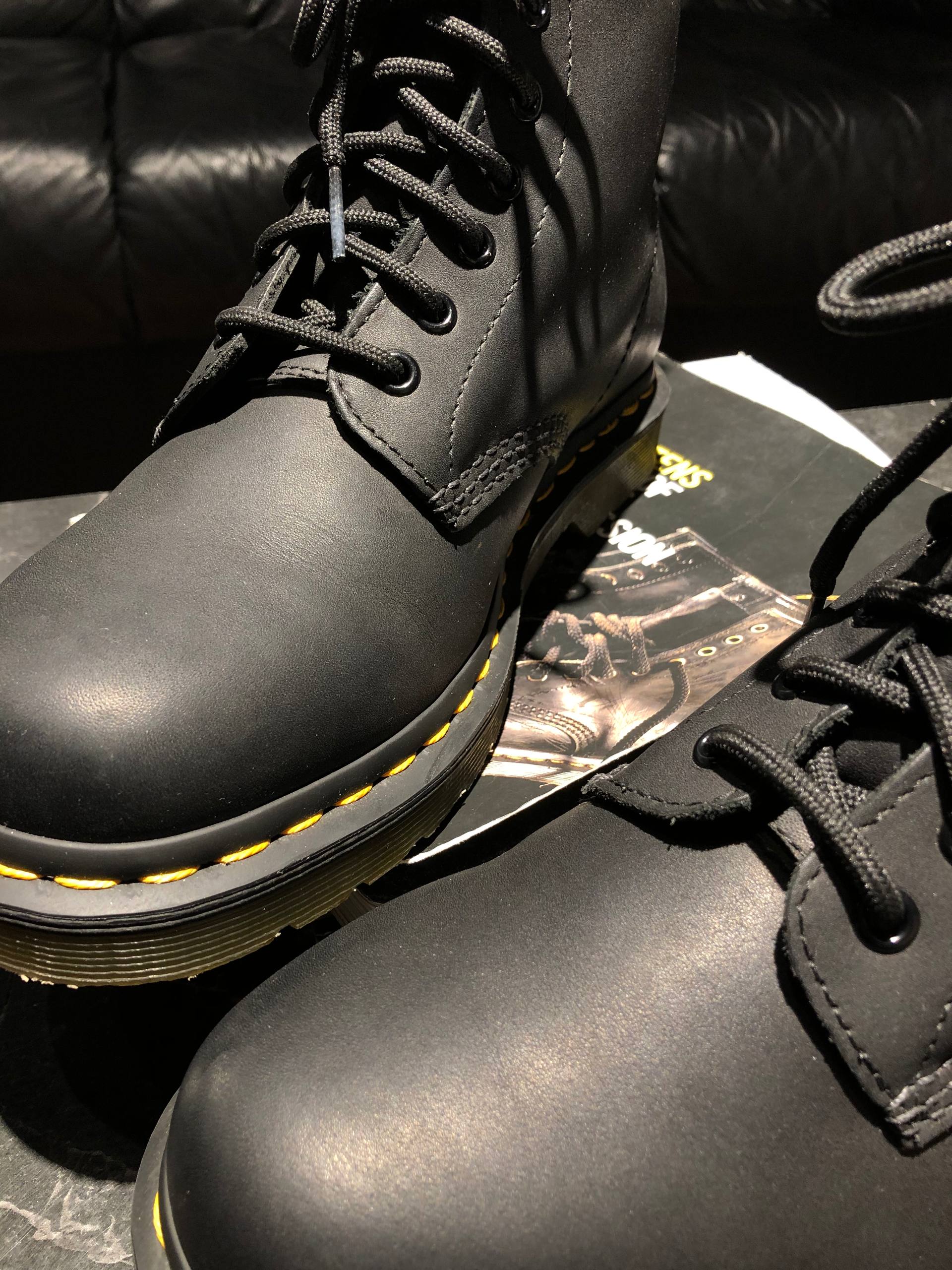 Dr. Martens 1460 - Black Greasy (UK 7 EU 41) (7) Вживані черевики Dr. Martens 1460 - Black Greasy (UK 7 EU 41) в чудовому стані купити онлайн