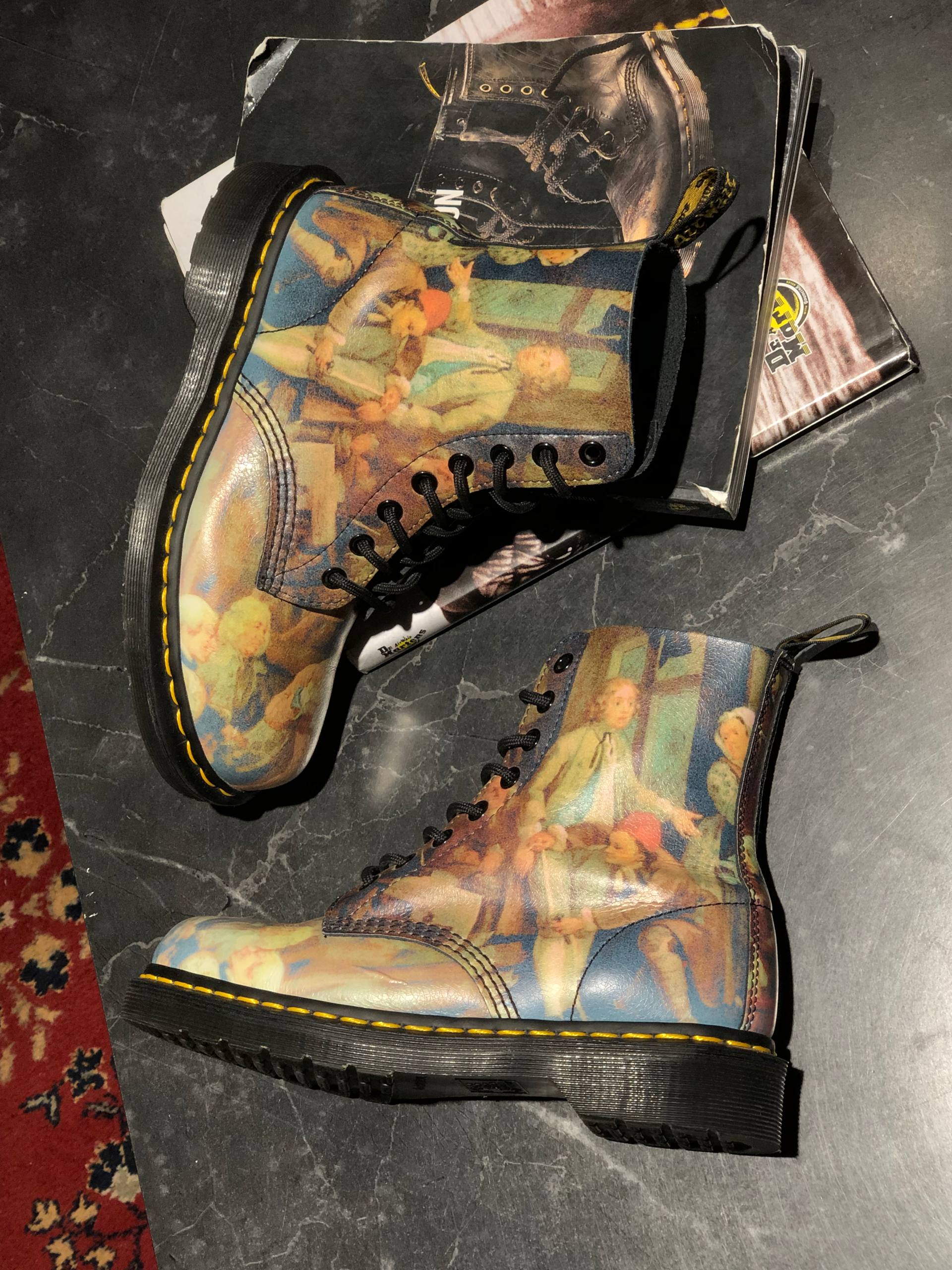 Dr. Martens 1460 Pascal - Museum Collection Hogarth (UK 4 EU 37) (10) Унікальна рідкісна колекційна модель Dr. Martens 1460 Pascal - Museum Collection Hogarth (UK 4 EU 37) в ідеальному стані купити в Україні на resale.martens.com.ua