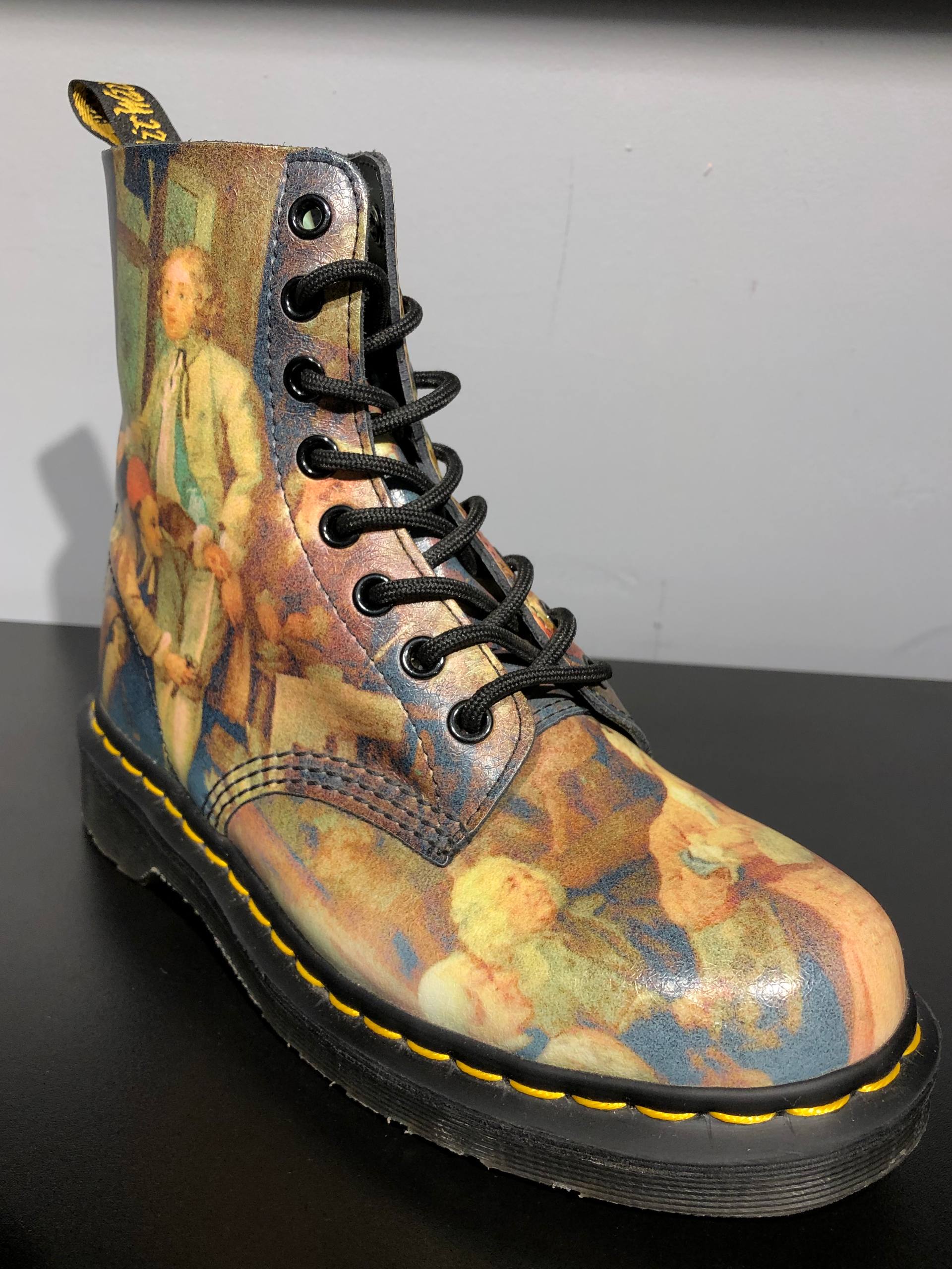 Dr. Martens 1460 Pascal - Museum Collection Hogarth (UK 4 EU 37) (3) Унікальна рідкісна колекційна модель Dr. Martens 1460 Pascal - Museum Collection Hogarth (UK 4 EU 37) в ідеальному стані купити в Україні на resale.martens.com.ua