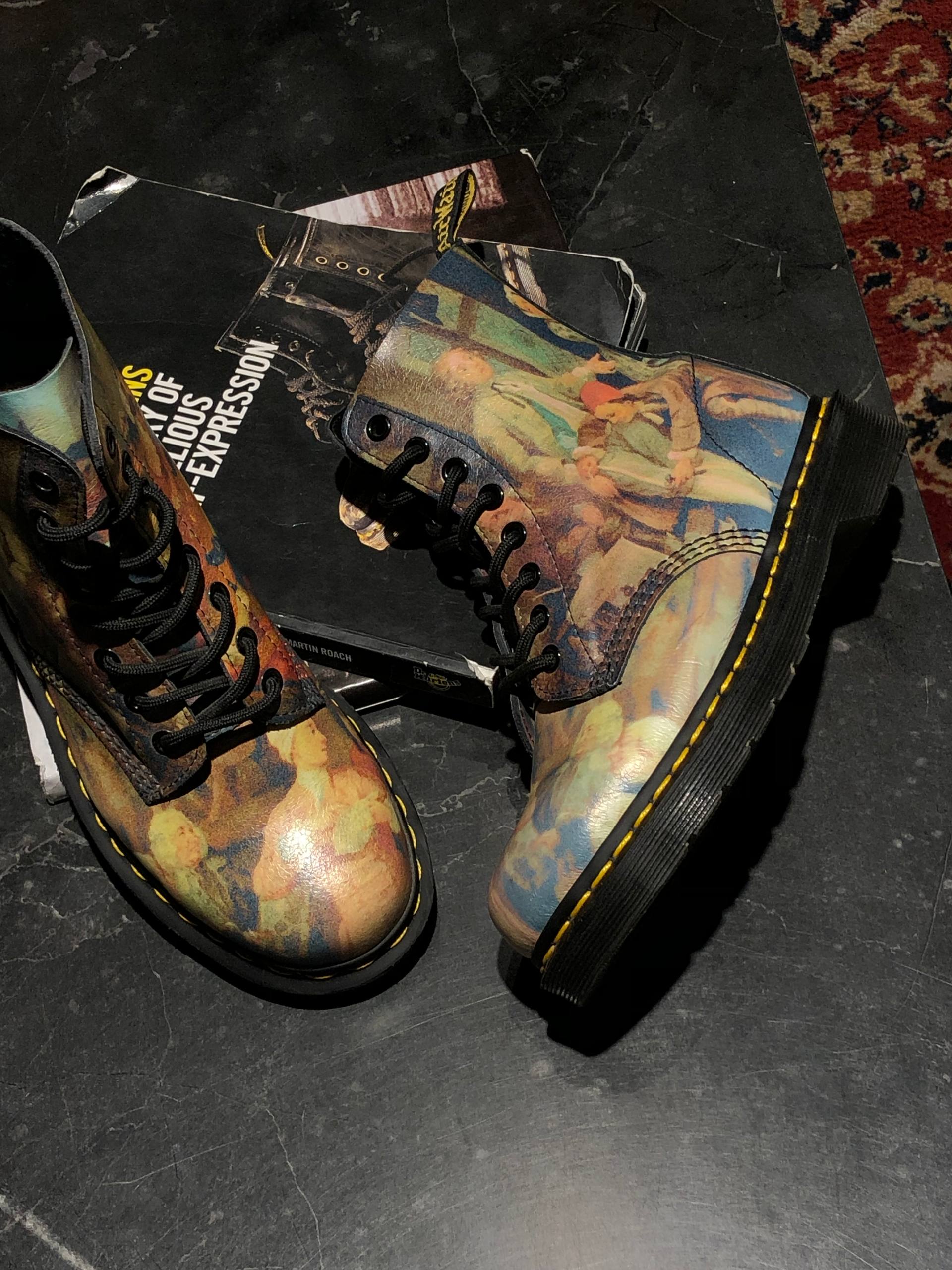 Dr. Martens 1460 Pascal - Museum Collection Hogarth (UK 4 EU 37) (9) Унікальна рідкісна колекційна модель Dr. Martens 1460 Pascal - Museum Collection Hogarth (UK 4 EU 37) в ідеальному стані купити в Україні на resale.martens.com.ua